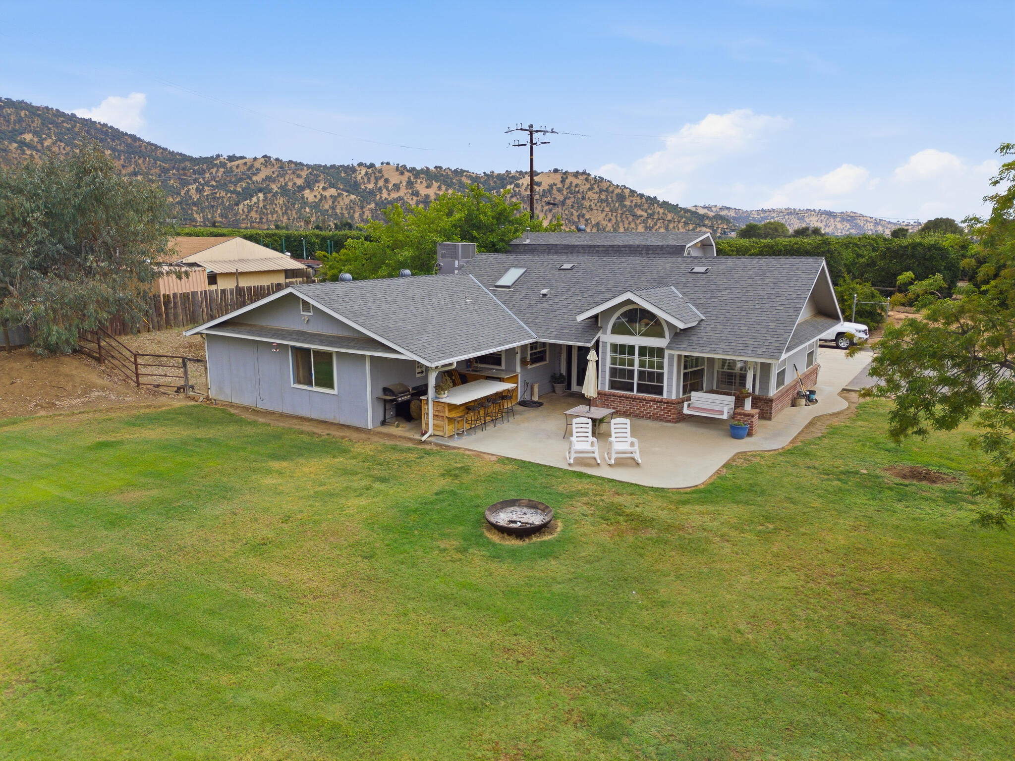 33614 Globe Dr, Springville, CA 93265