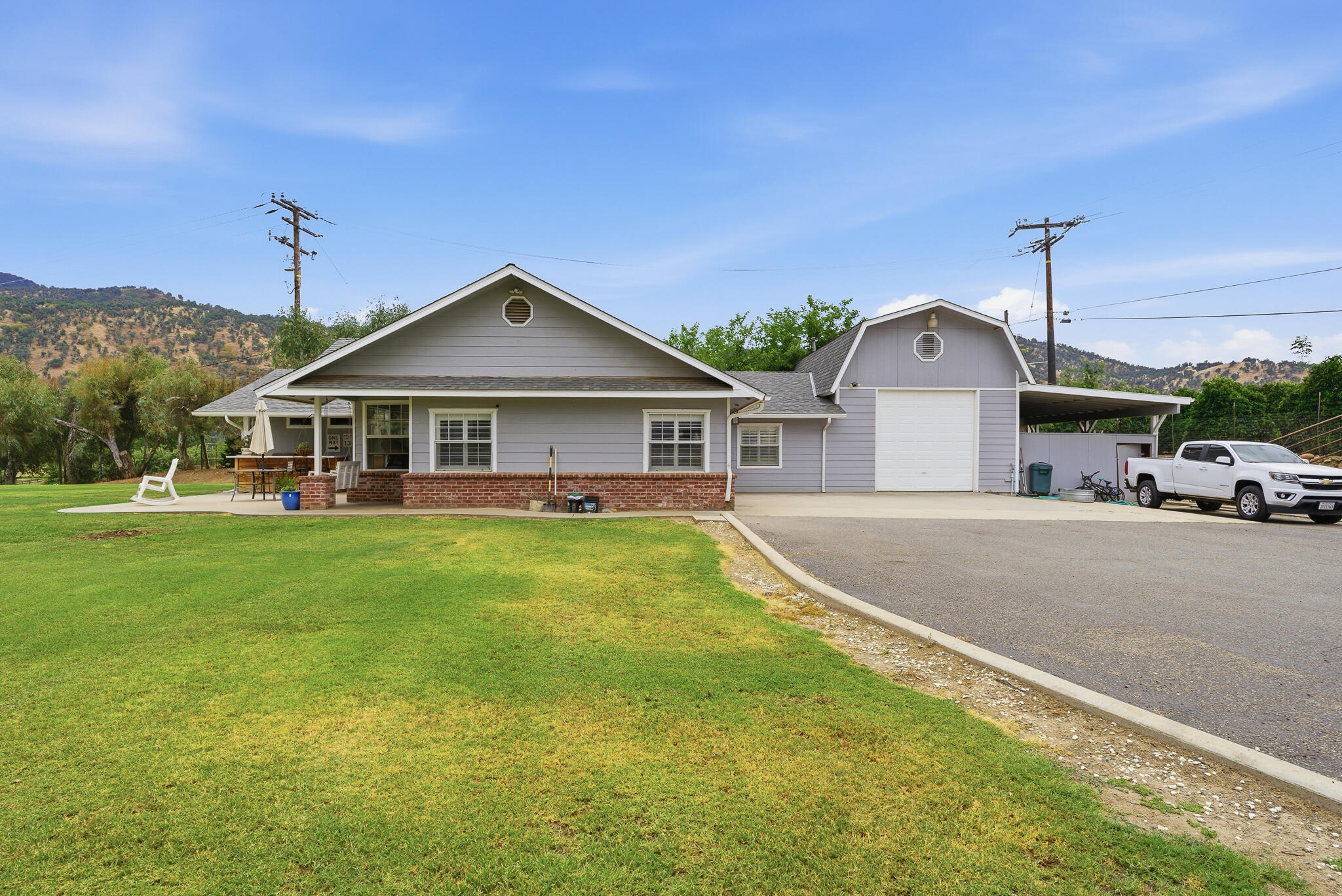 33614 Globe Dr, Springville, CA 93265