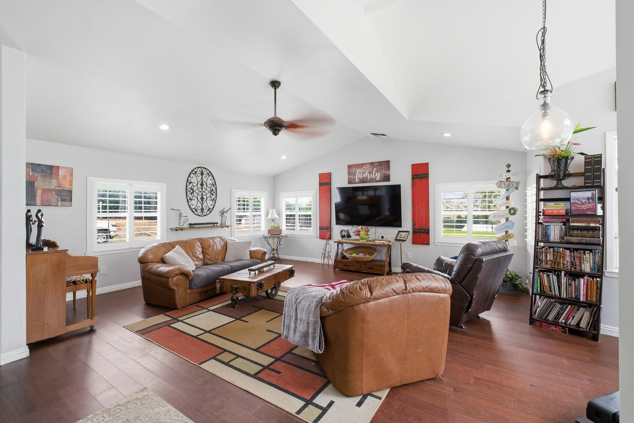 33614 Globe Dr, Springville, CA 93265