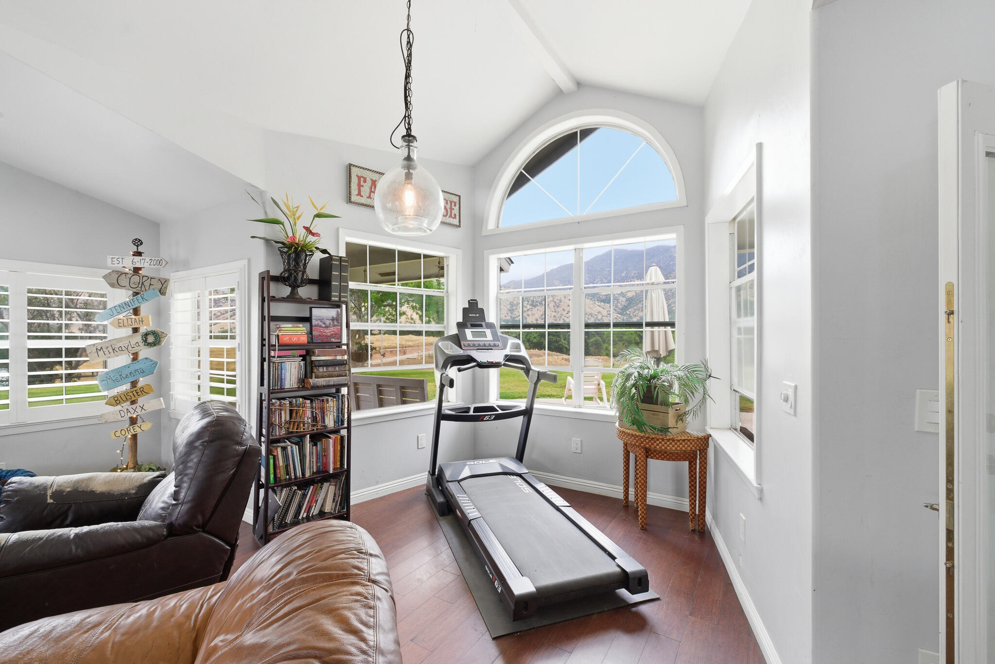 33614 Globe Dr, Springville, CA 93265