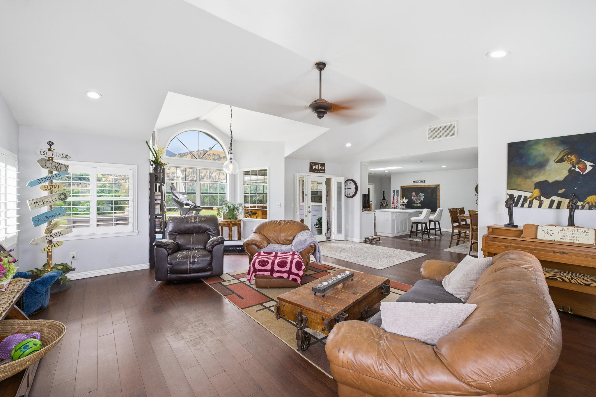 33614 Globe Dr, Springville, CA 93265