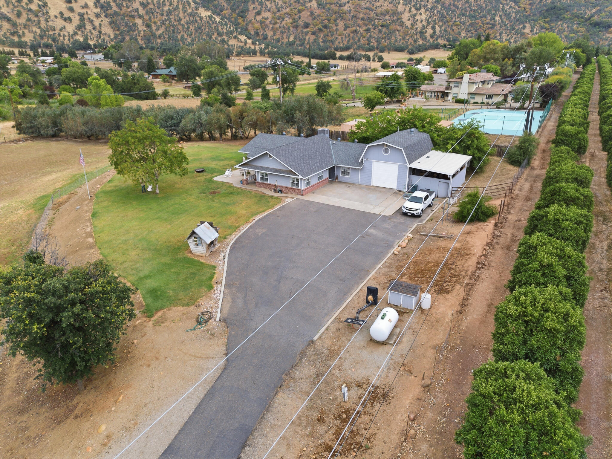 33614 Globe Dr, Springville, CA 93265