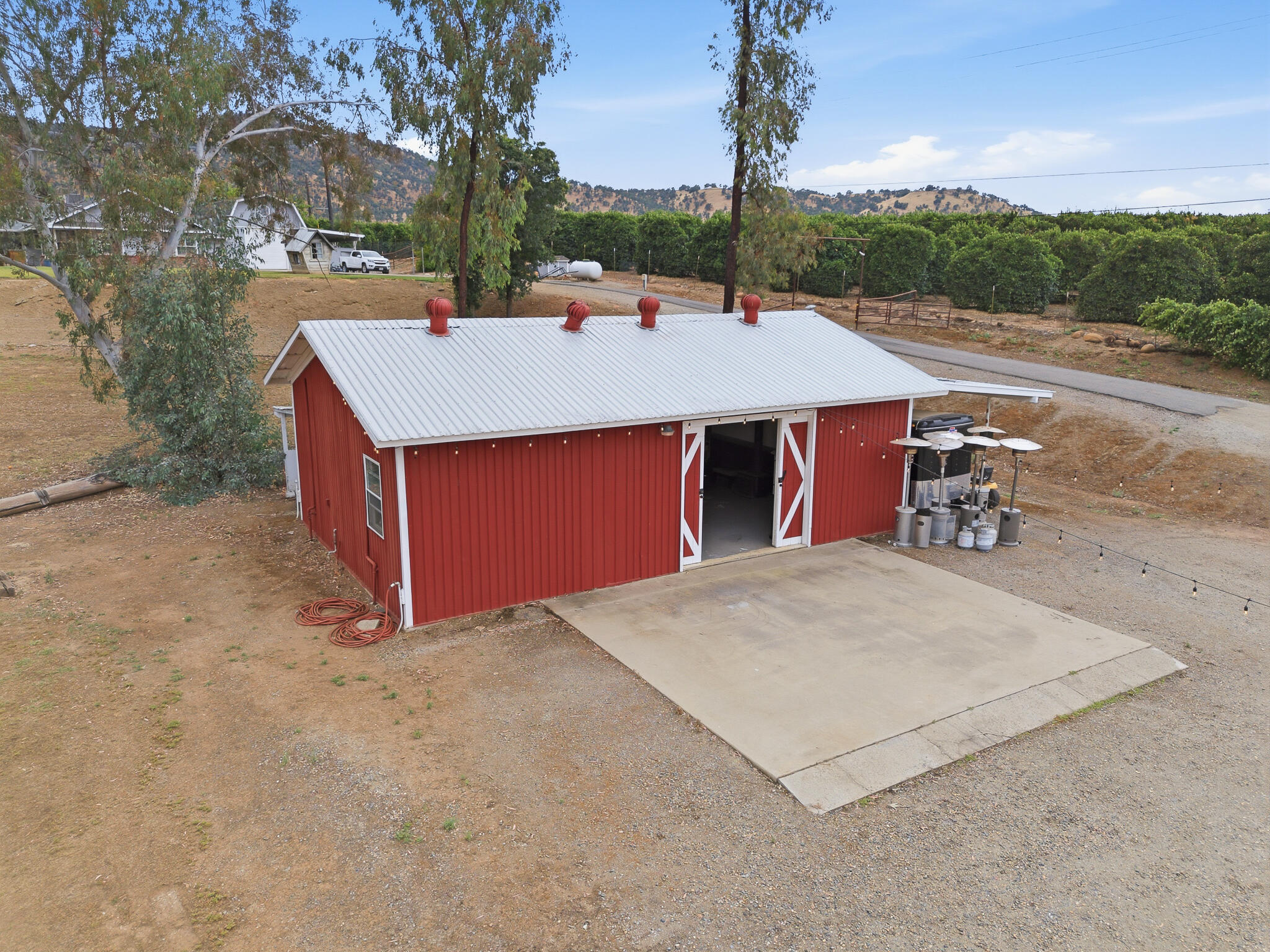 33614 Globe Dr, Springville, CA 93265