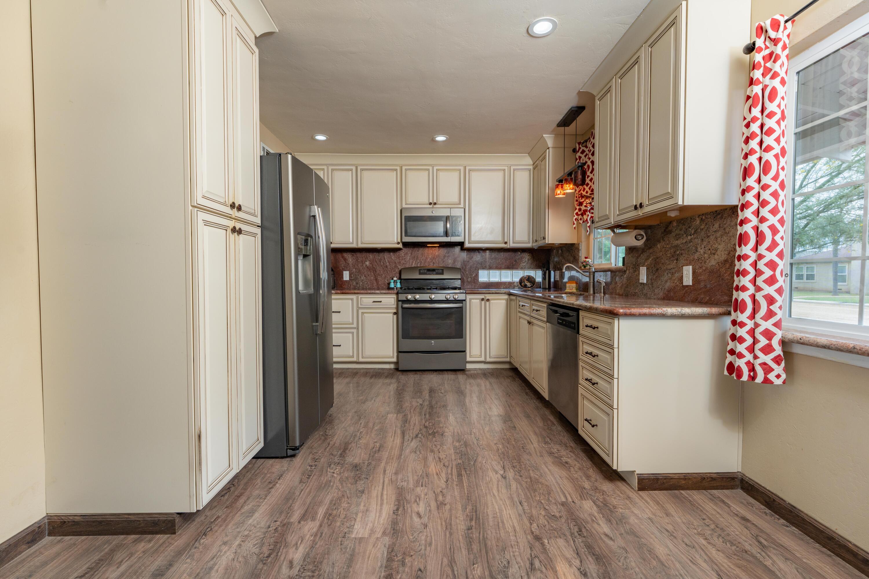 570 N Birch Ave, Reedley, CA 93654