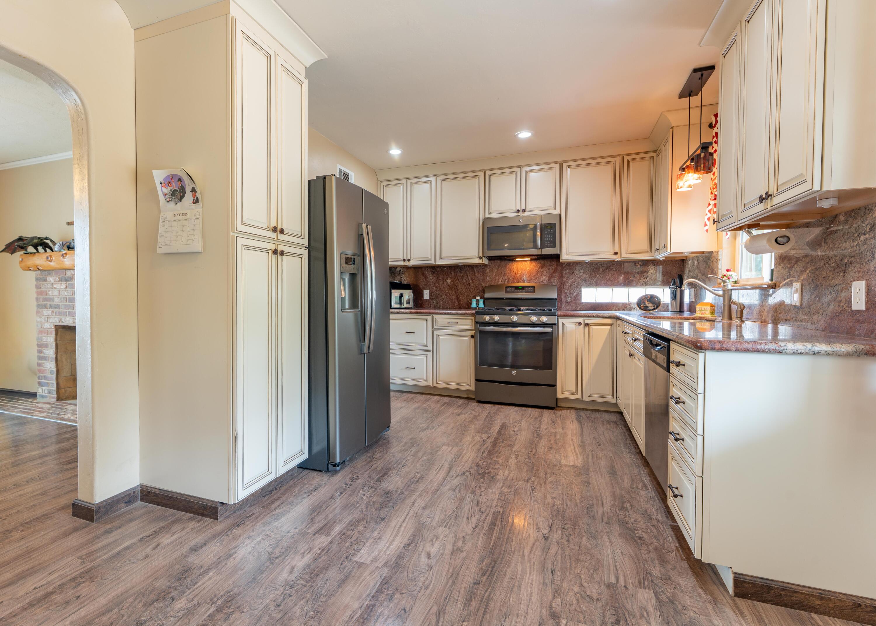 570 N Birch Ave, Reedley, CA 93654