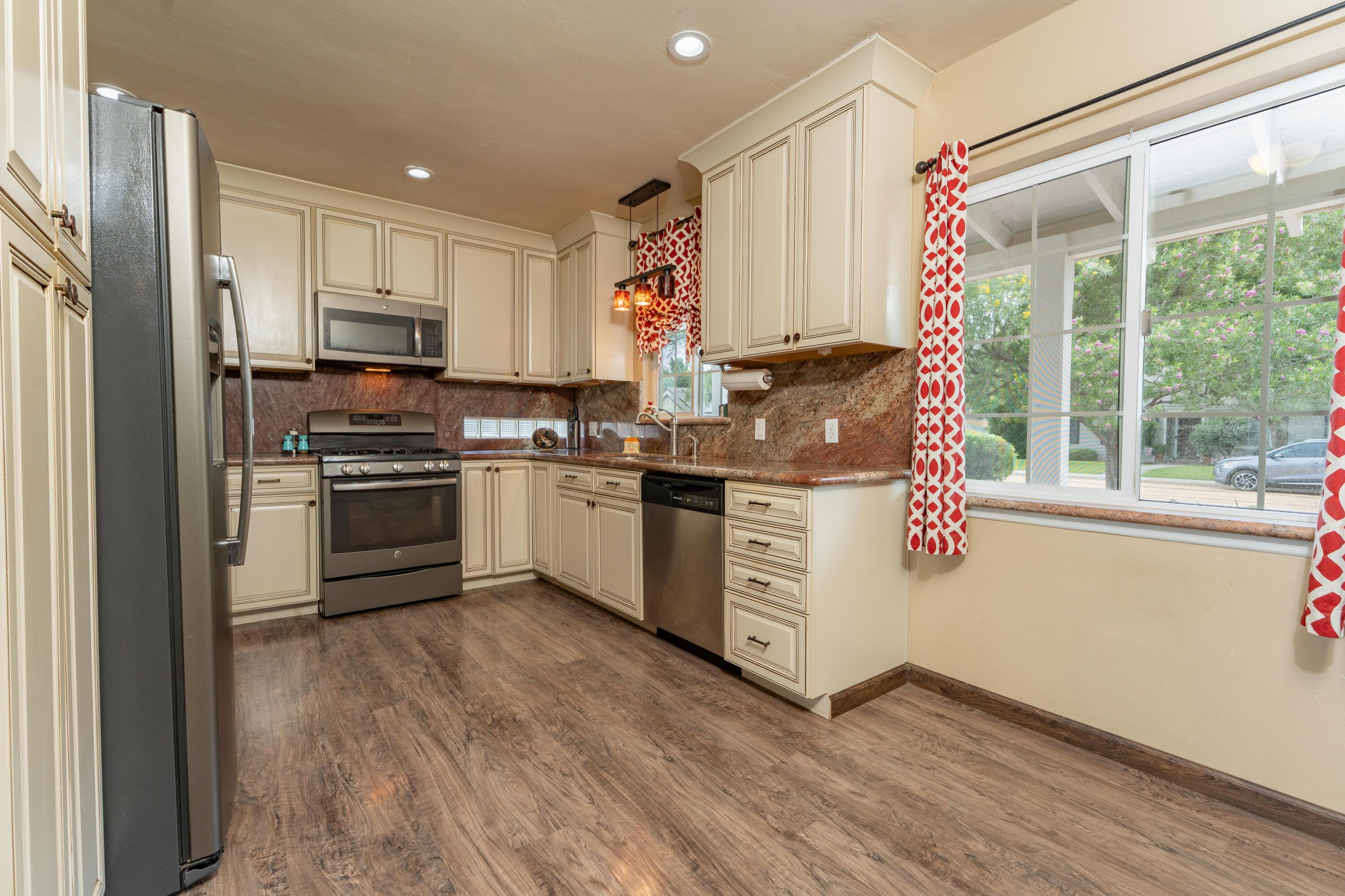 570 N Birch Ave, Reedley, CA 93654