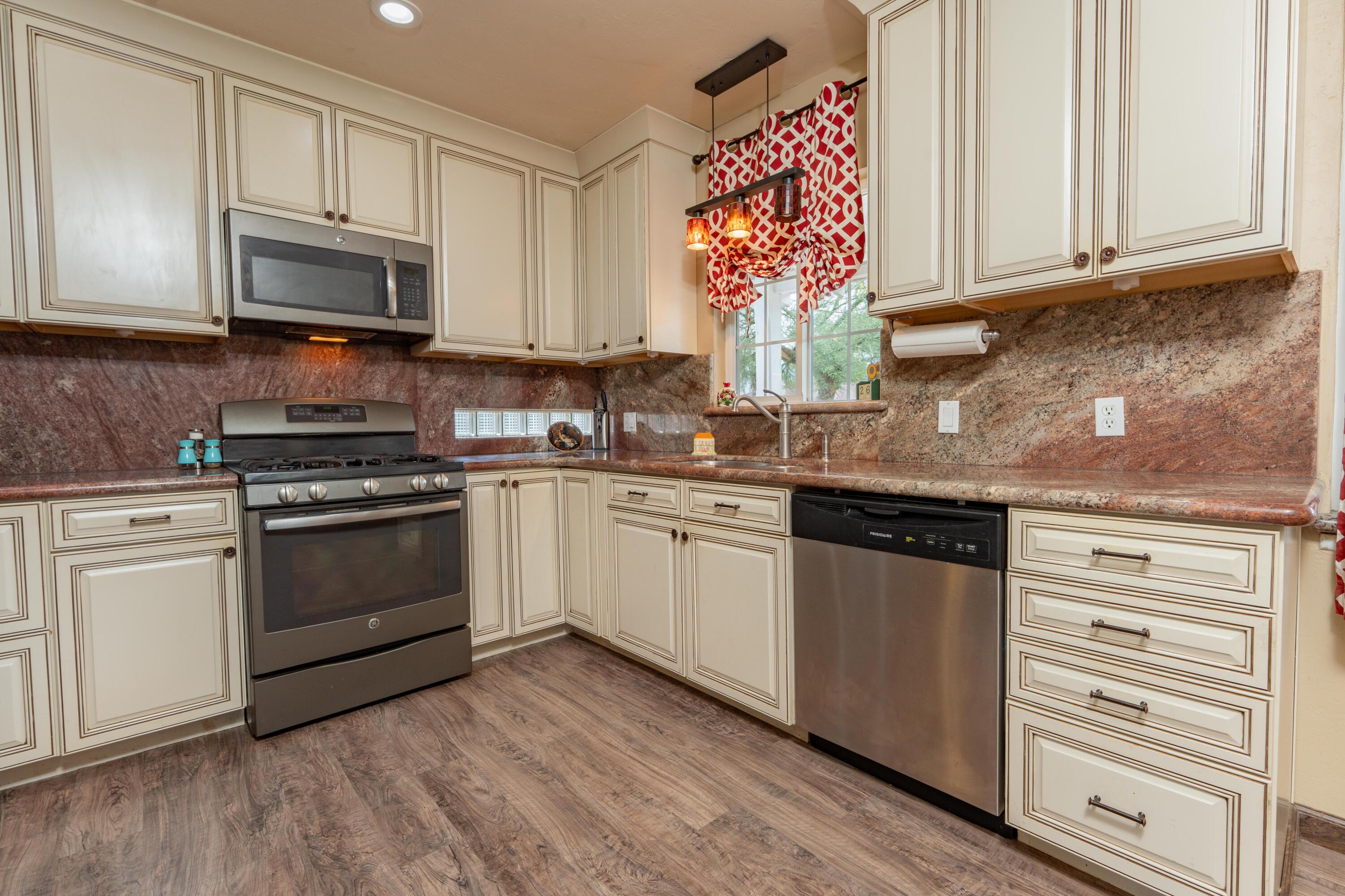 570 N Birch Ave, Reedley, CA 93654