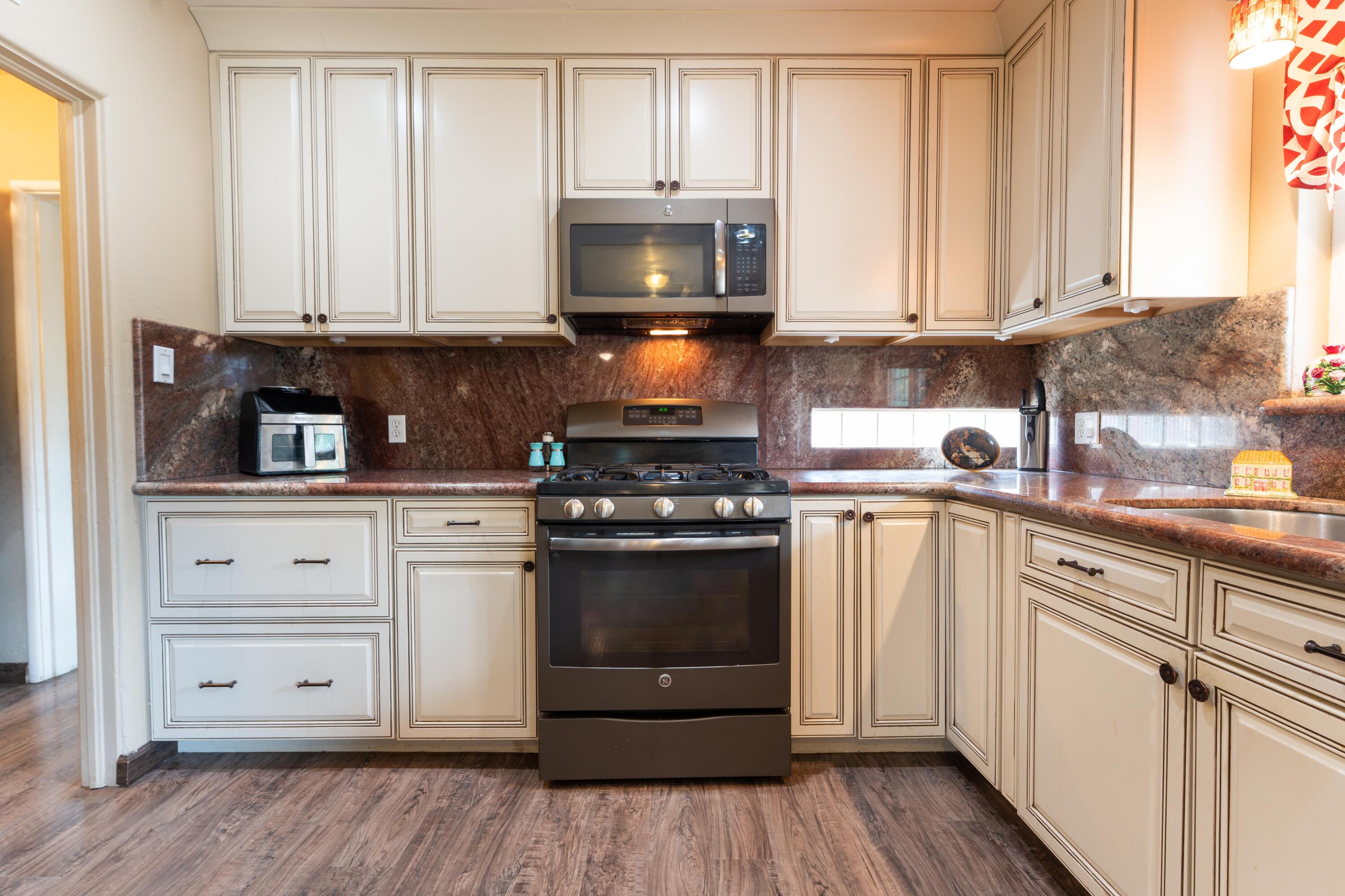 570 N Birch Ave, Reedley, CA 93654