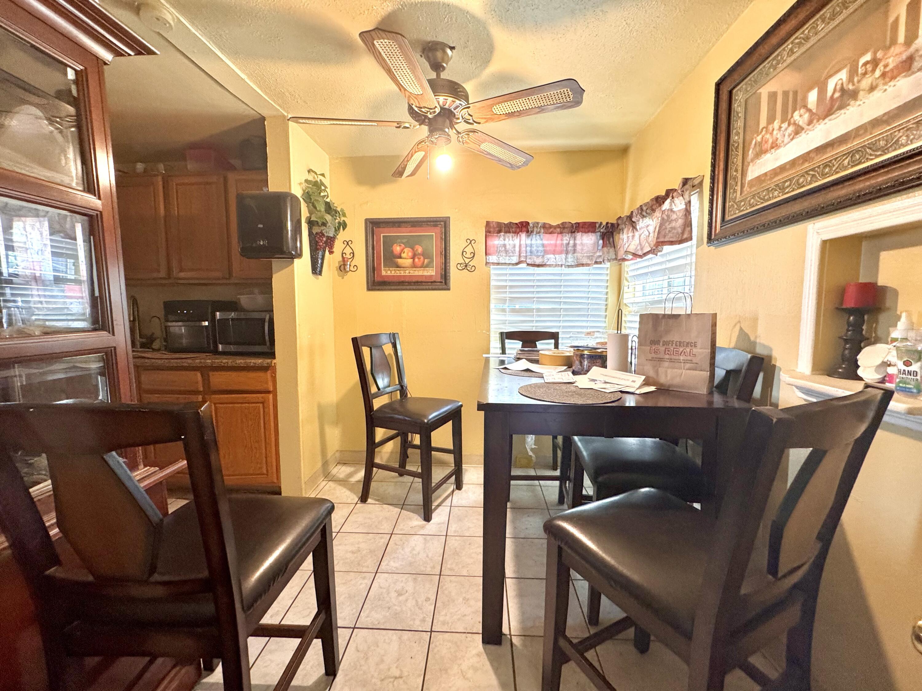 712 S G St, Tulare, CA 93274