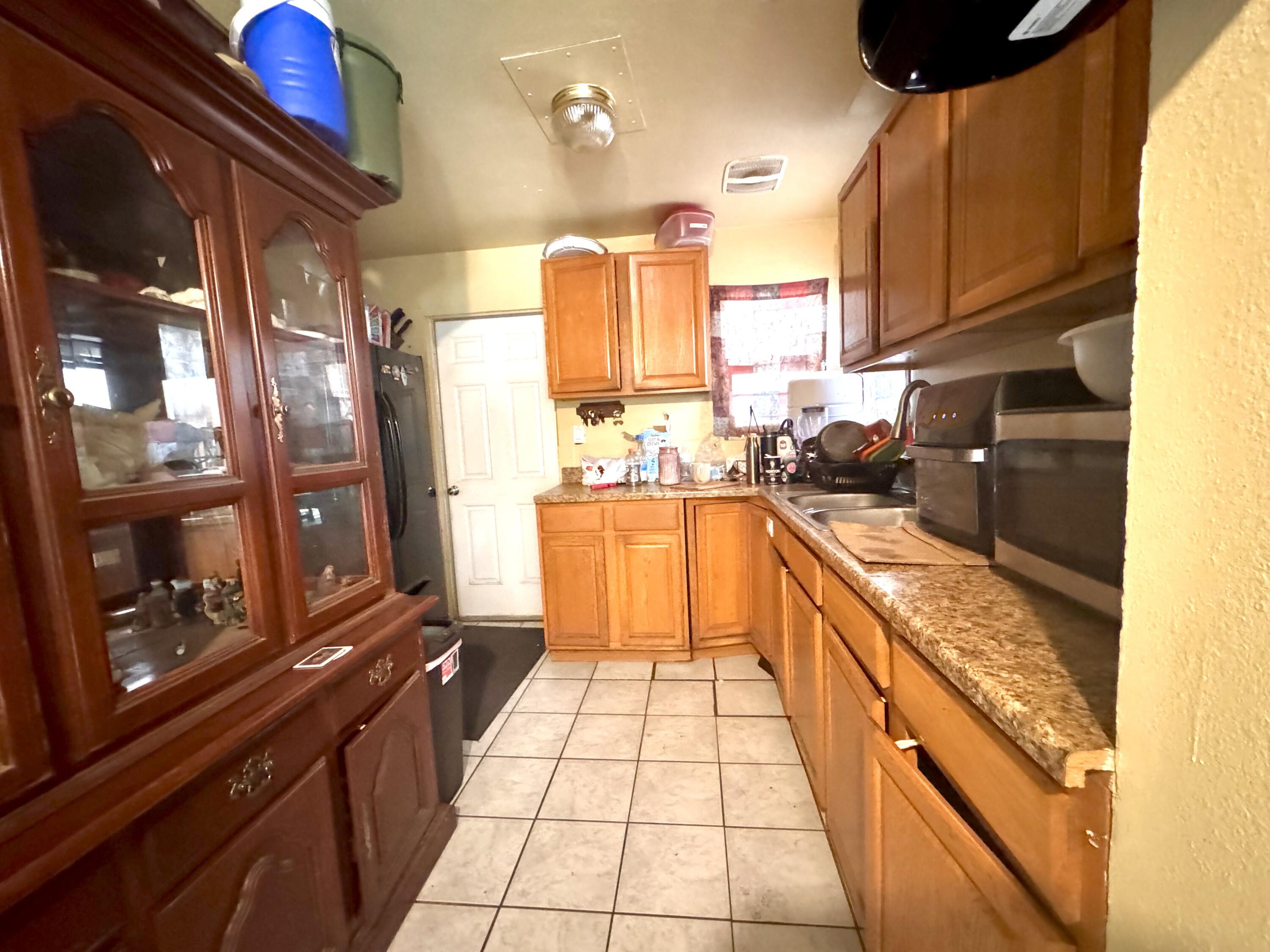 712 S G St, Tulare, CA 93274
