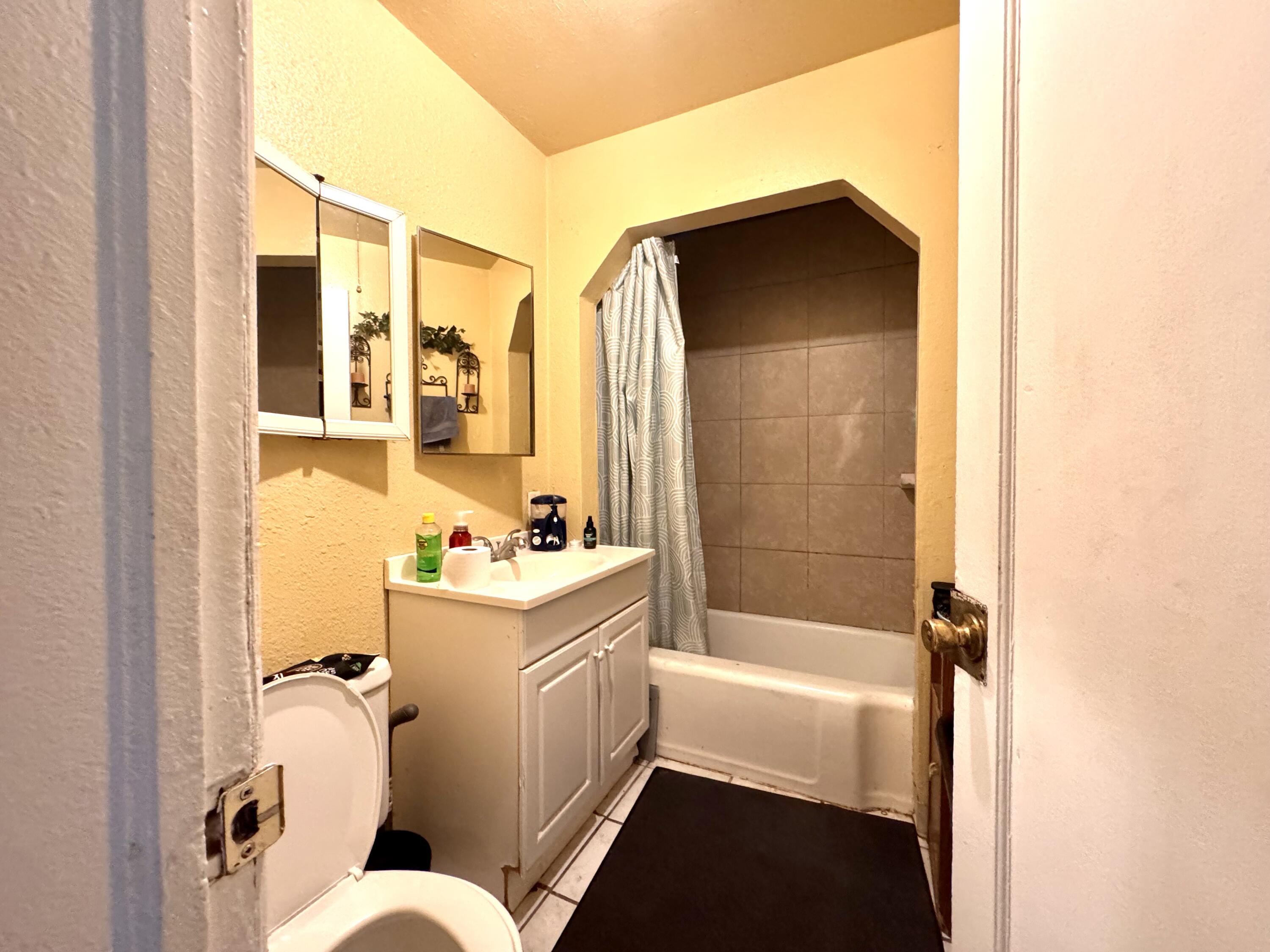 712 S G St, Tulare, CA 93274