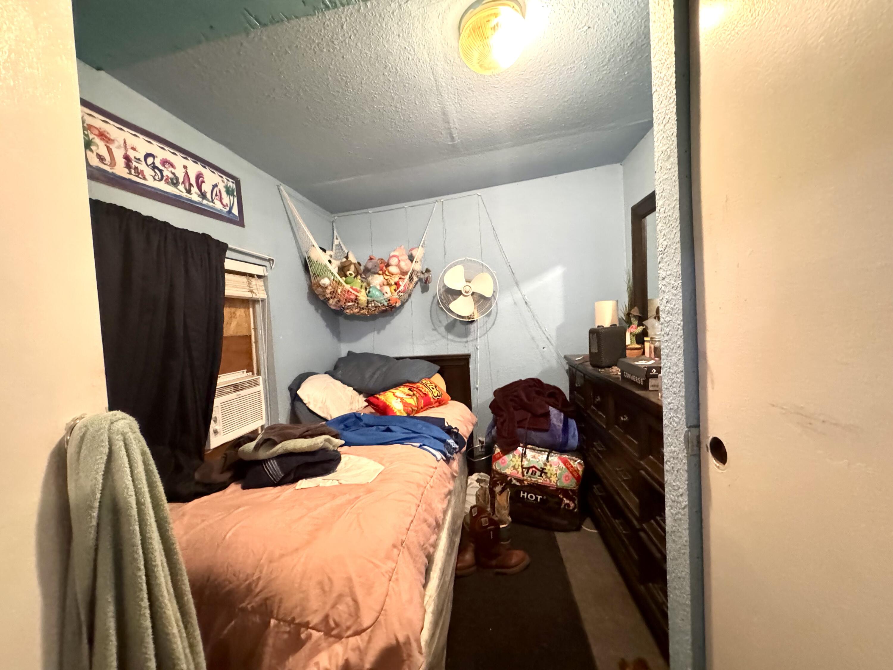 712 S G St, Tulare, CA 93274