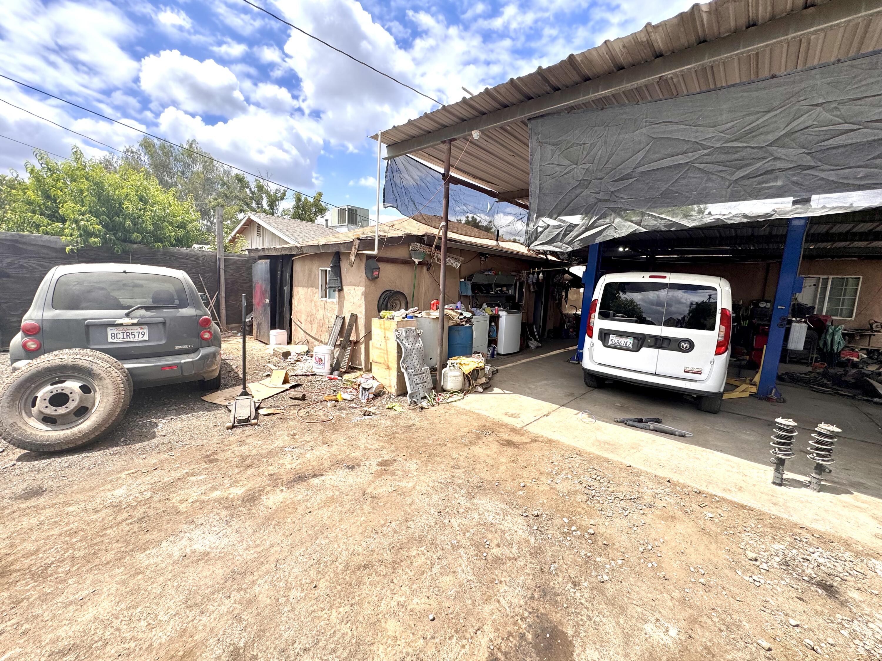 712 S G St, Tulare, CA 93274