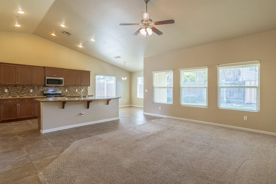 4205 W Buena Vista Ave, Visalia, CA 93291