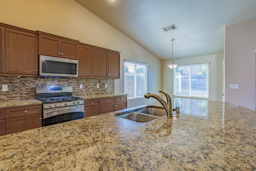 4205 W Buena Vista Ave, Visalia, CA 93291