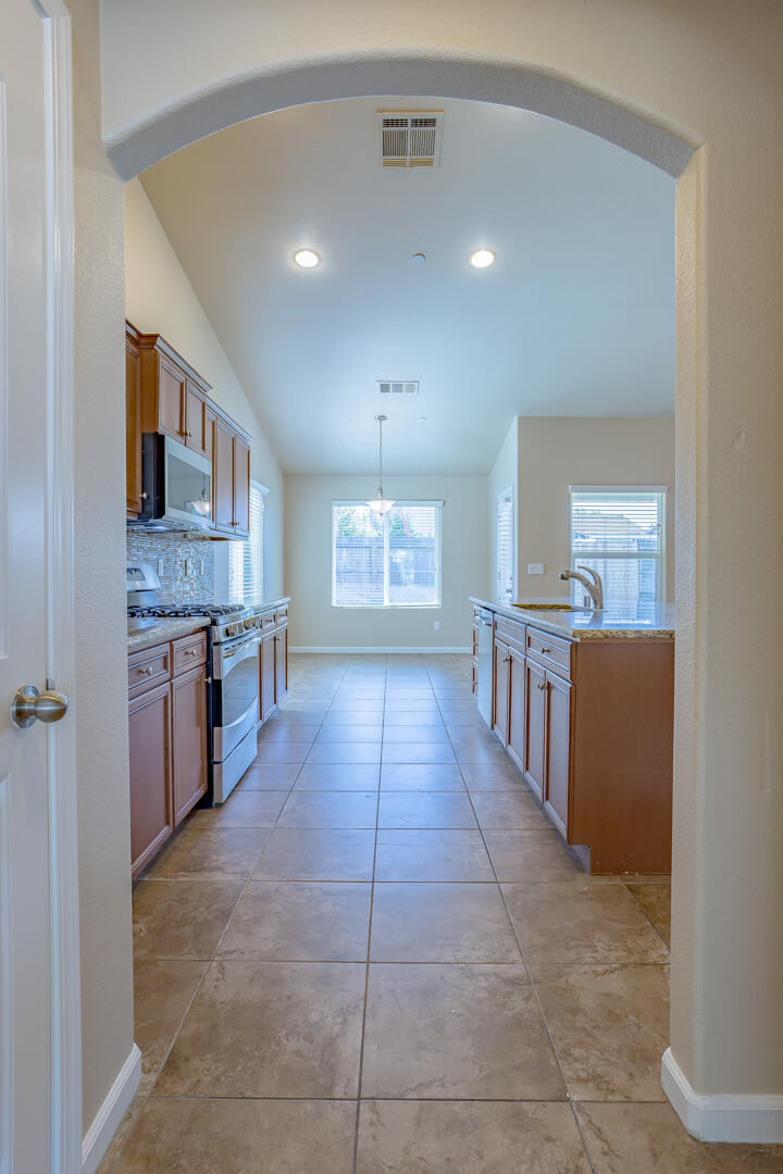 4205 W Buena Vista Ave, Visalia, CA 93291