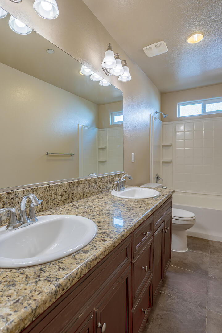 4205 W Buena Vista Ave, Visalia, CA 93291
