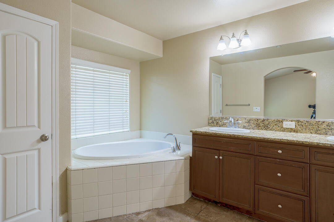 4205 W Buena Vista Ave, Visalia, CA 93291