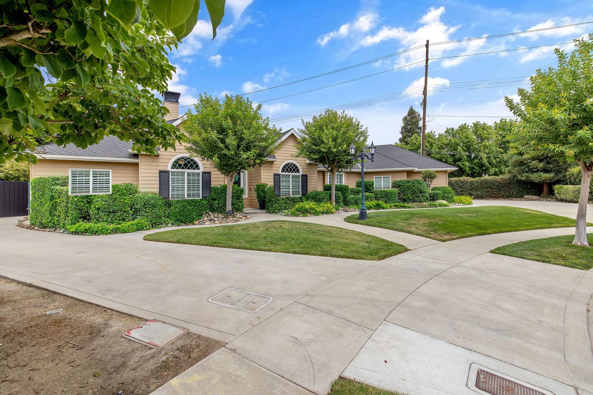 2015 S El Cajon Ct, Visalia, CA 93277