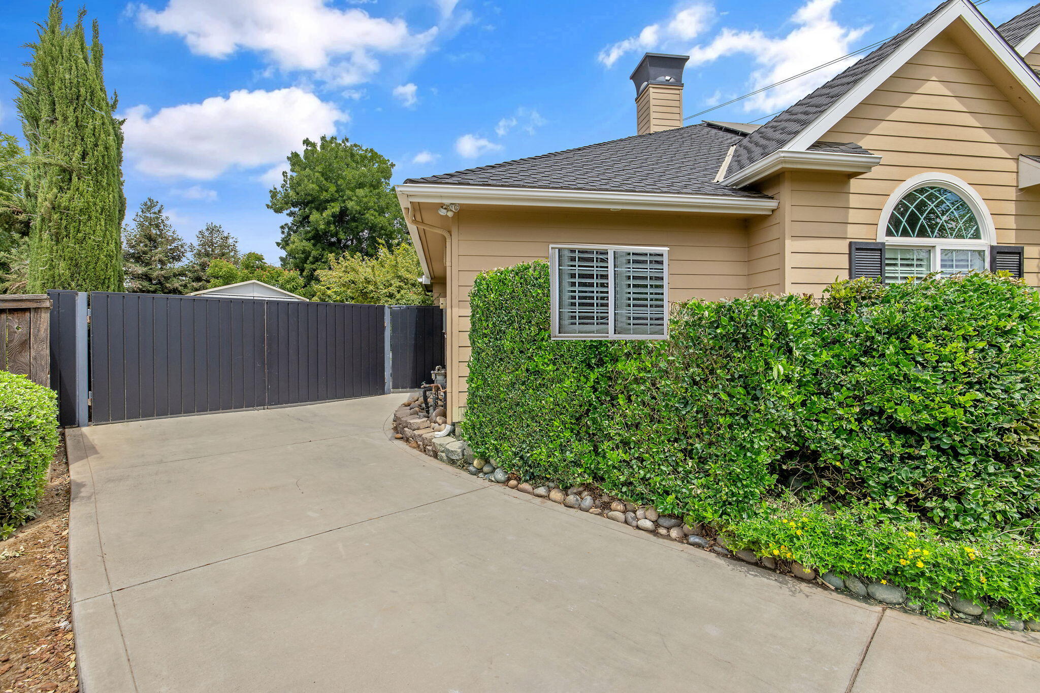 2015 S El Cajon Ct, Visalia, CA 93277