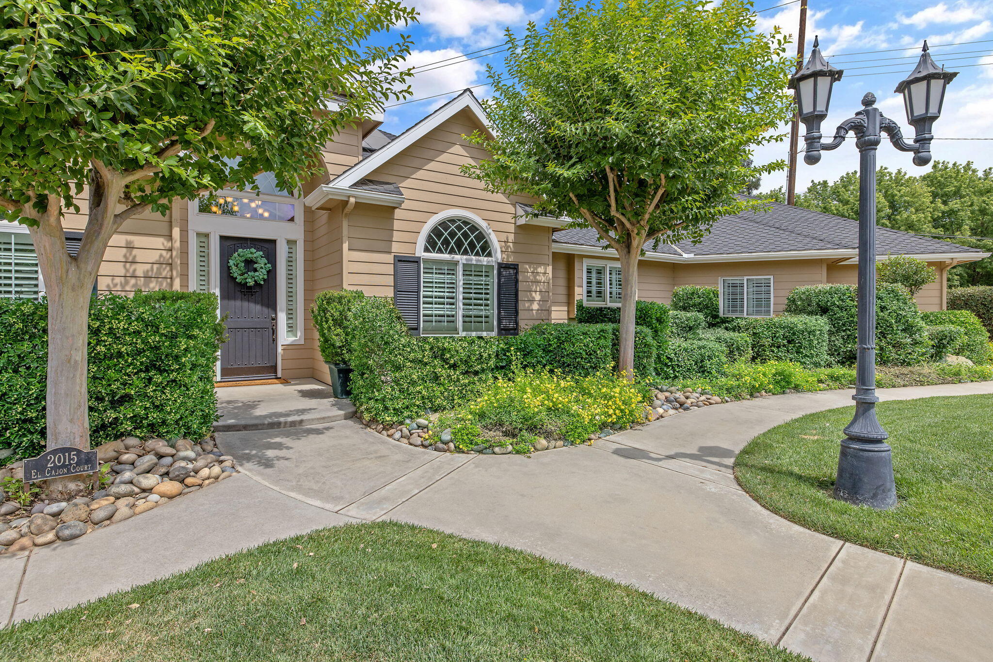 2015 S El Cajon Ct, Visalia, CA 93277