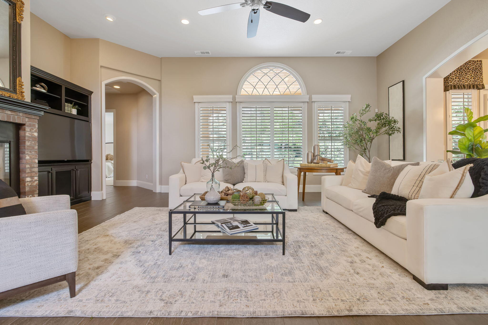 2015 S El Cajon Ct, Visalia, CA 93277