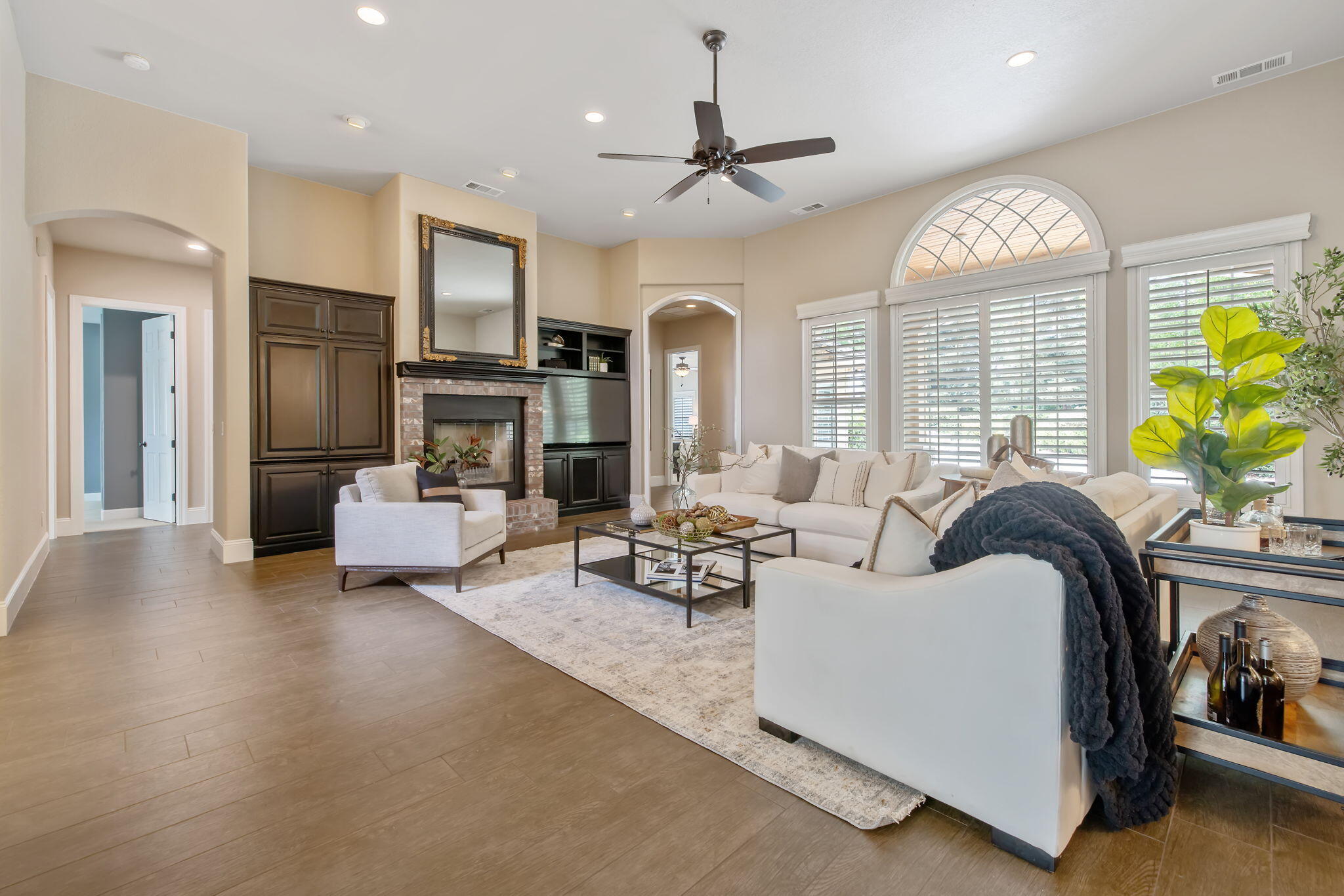 2015 S El Cajon Ct, Visalia, CA 93277