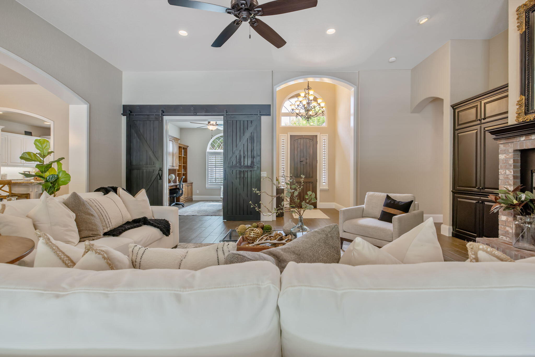 2015 S El Cajon Ct, Visalia, CA 93277
