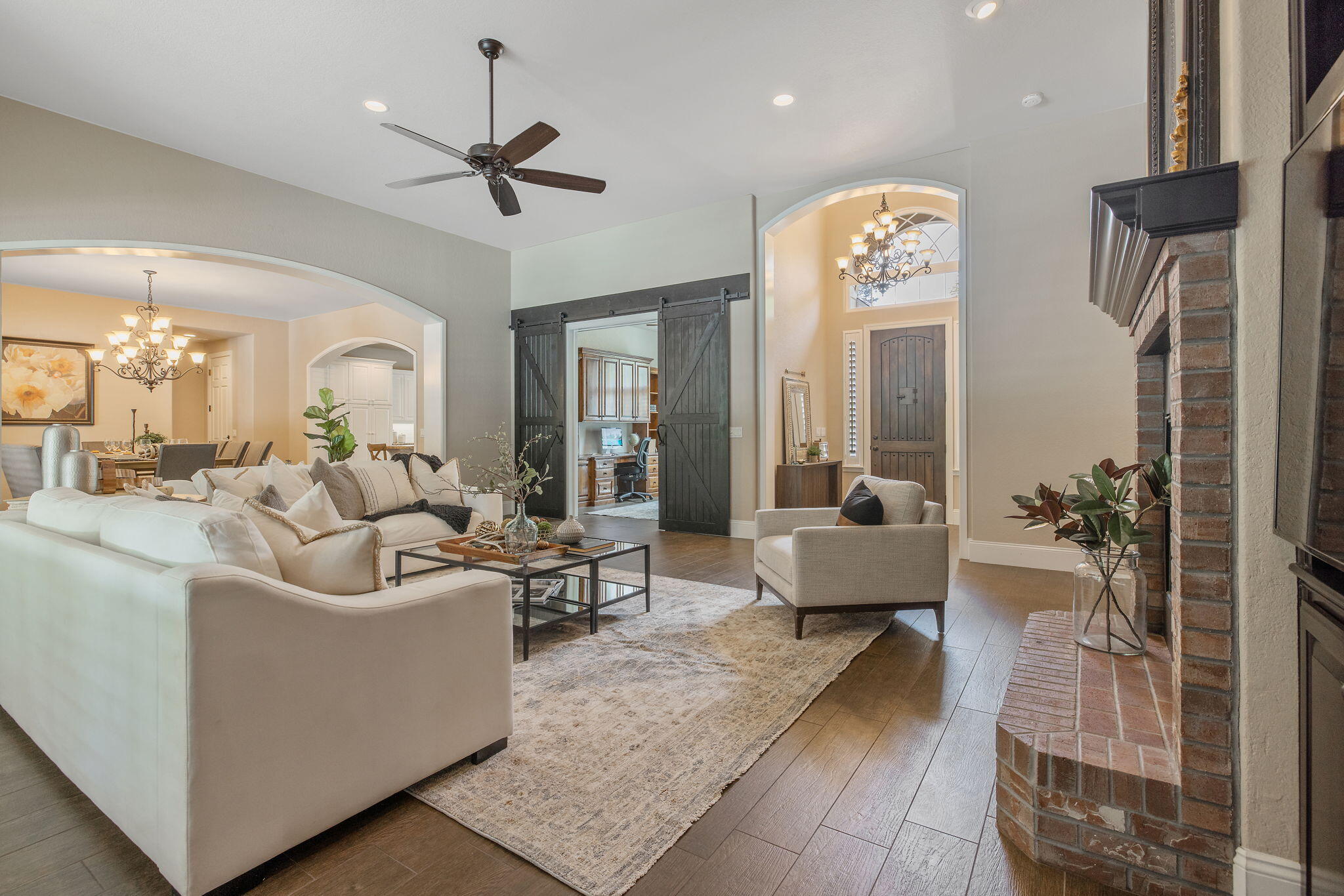 2015 S El Cajon Ct, Visalia, CA 93277