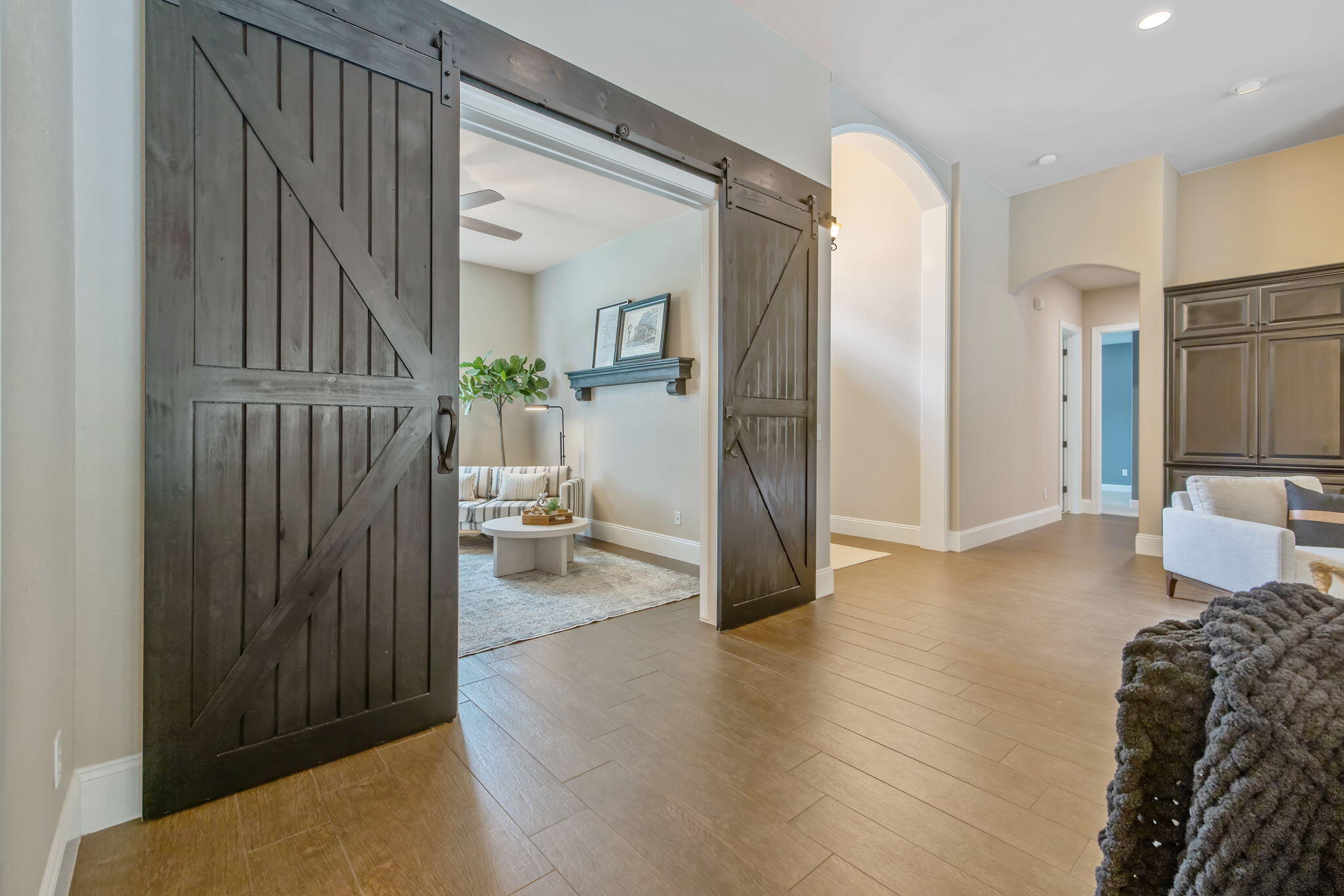 2015 S El Cajon Ct, Visalia, CA 93277