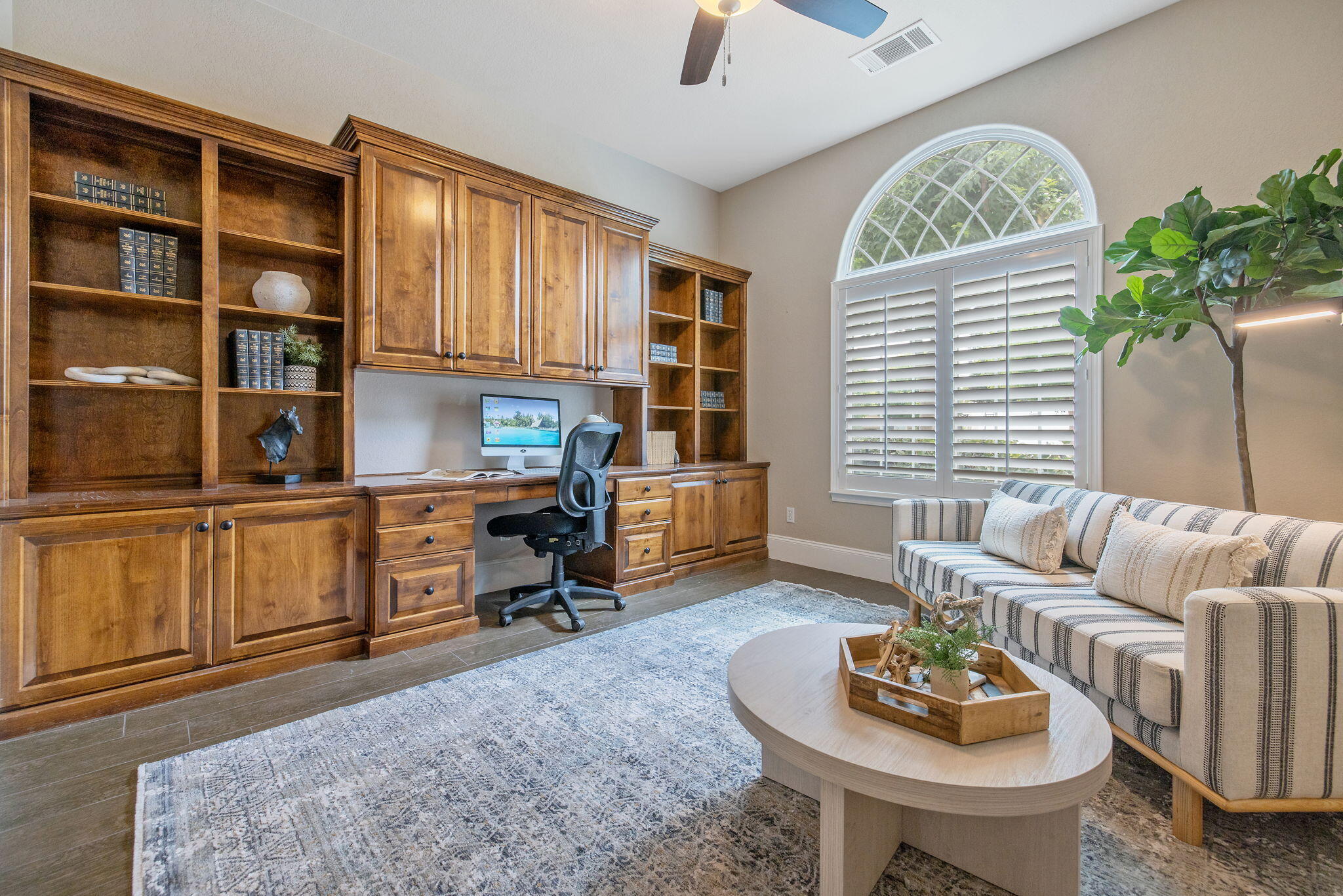 2015 S El Cajon Ct, Visalia, CA 93277