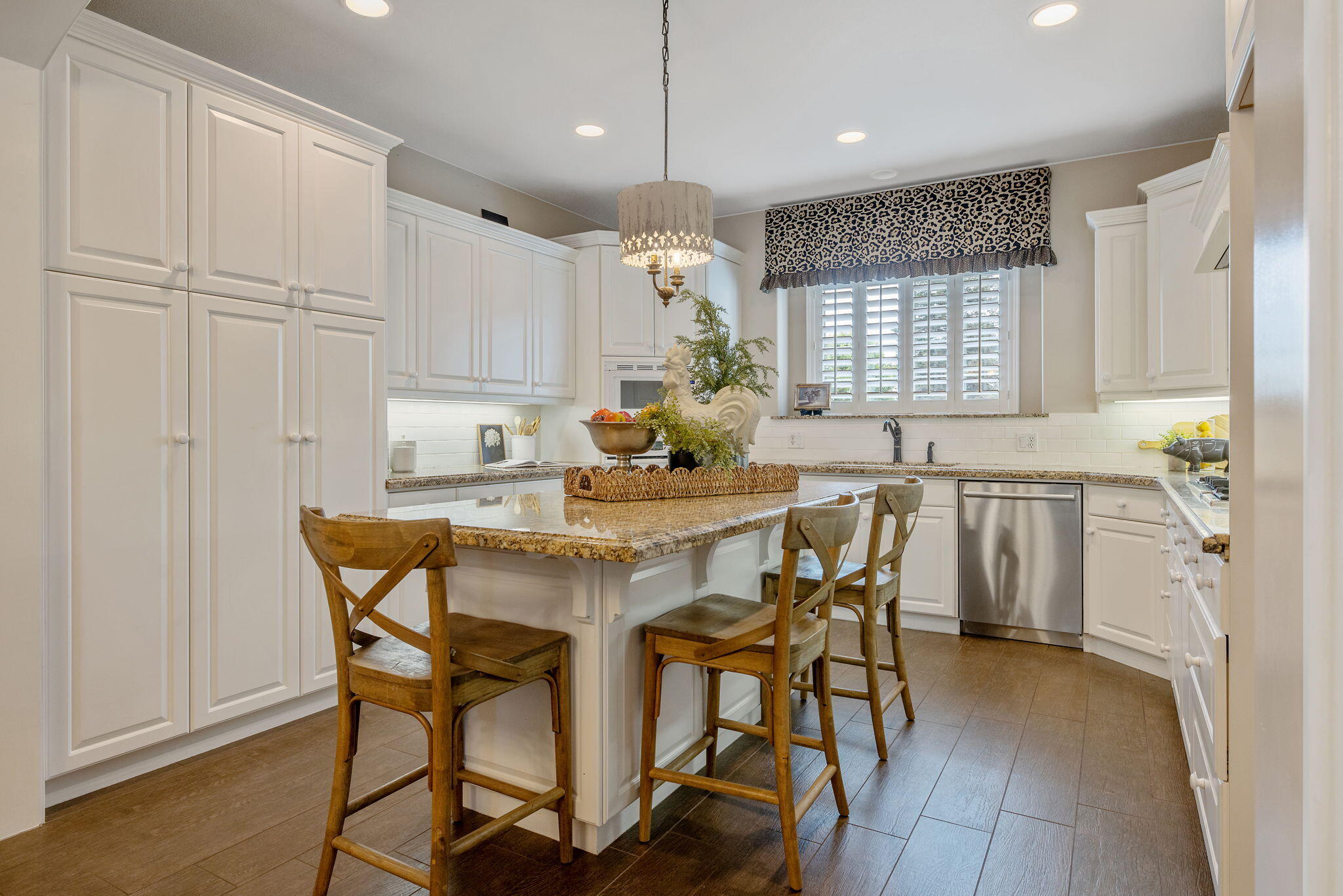 2015 S El Cajon Ct, Visalia, CA 93277