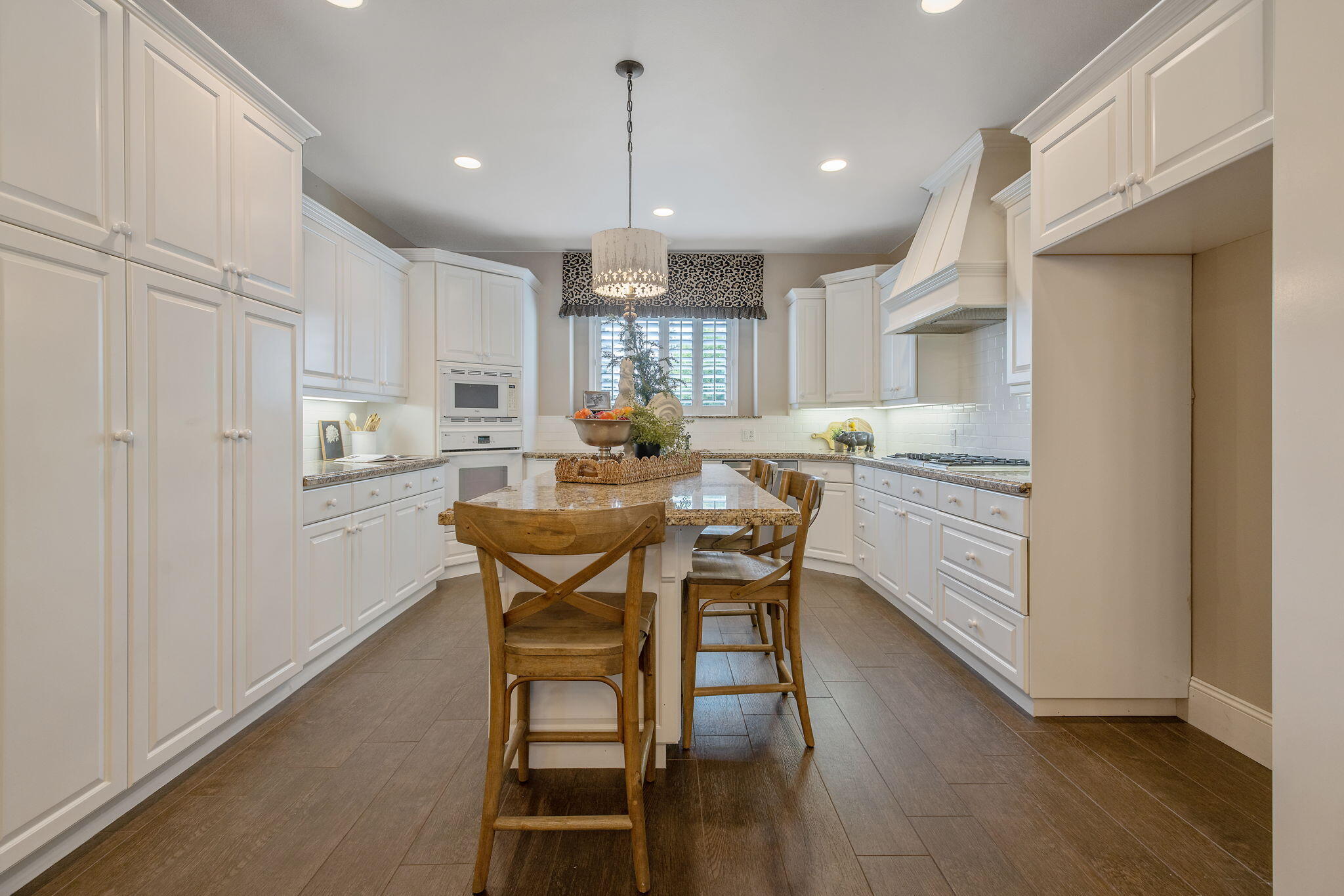 2015 S El Cajon Ct, Visalia, CA 93277