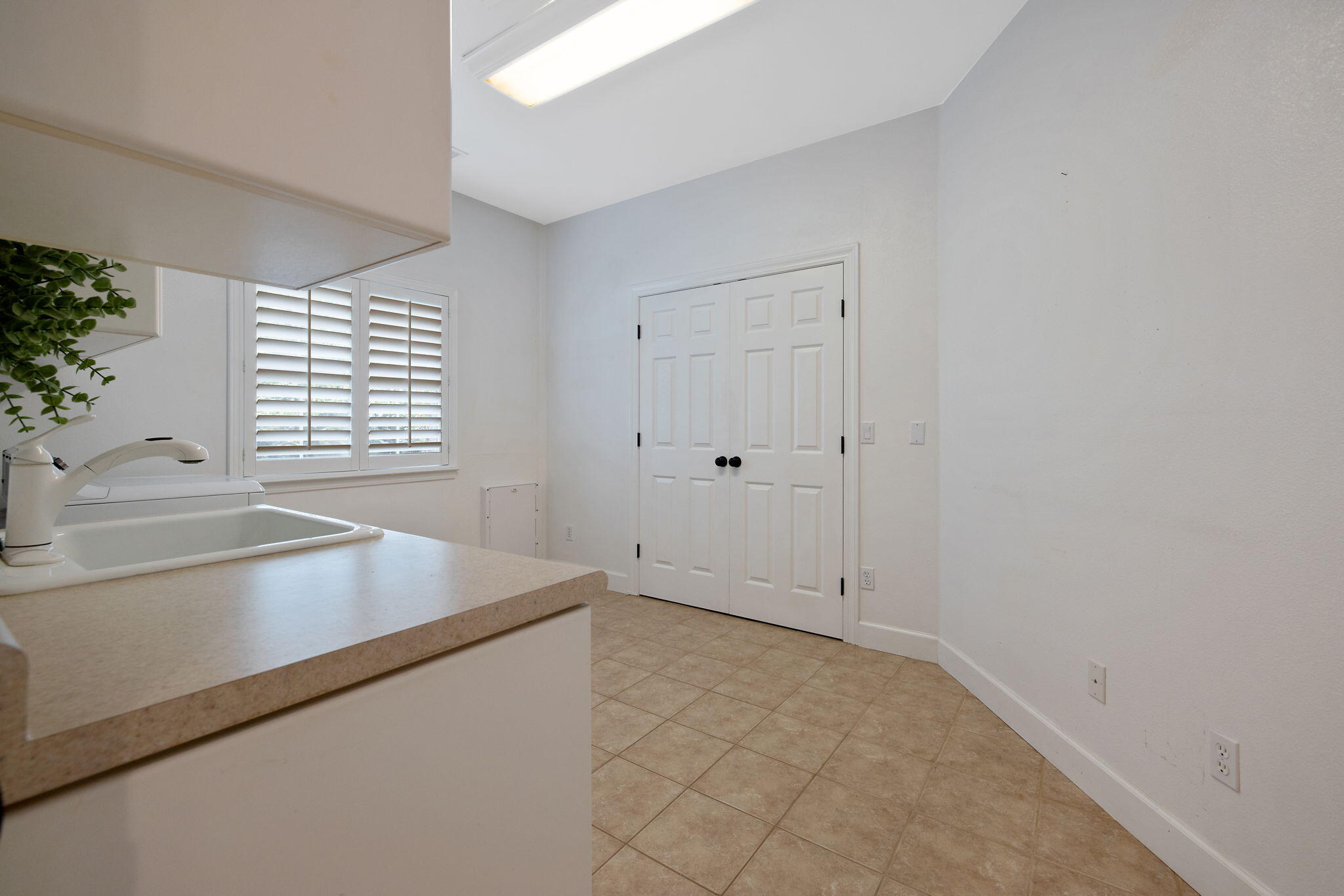 2015 S El Cajon Ct, Visalia, CA 93277
