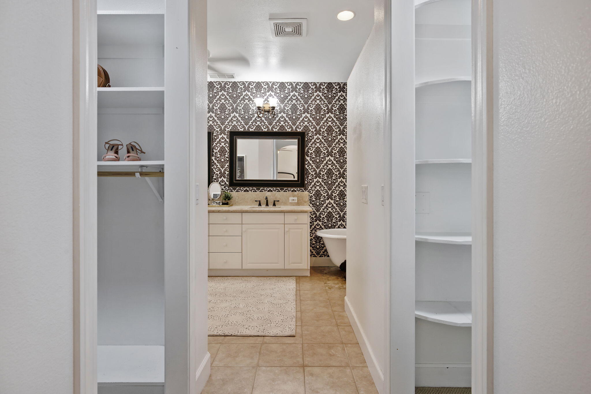 2015 S El Cajon Ct, Visalia, CA 93277