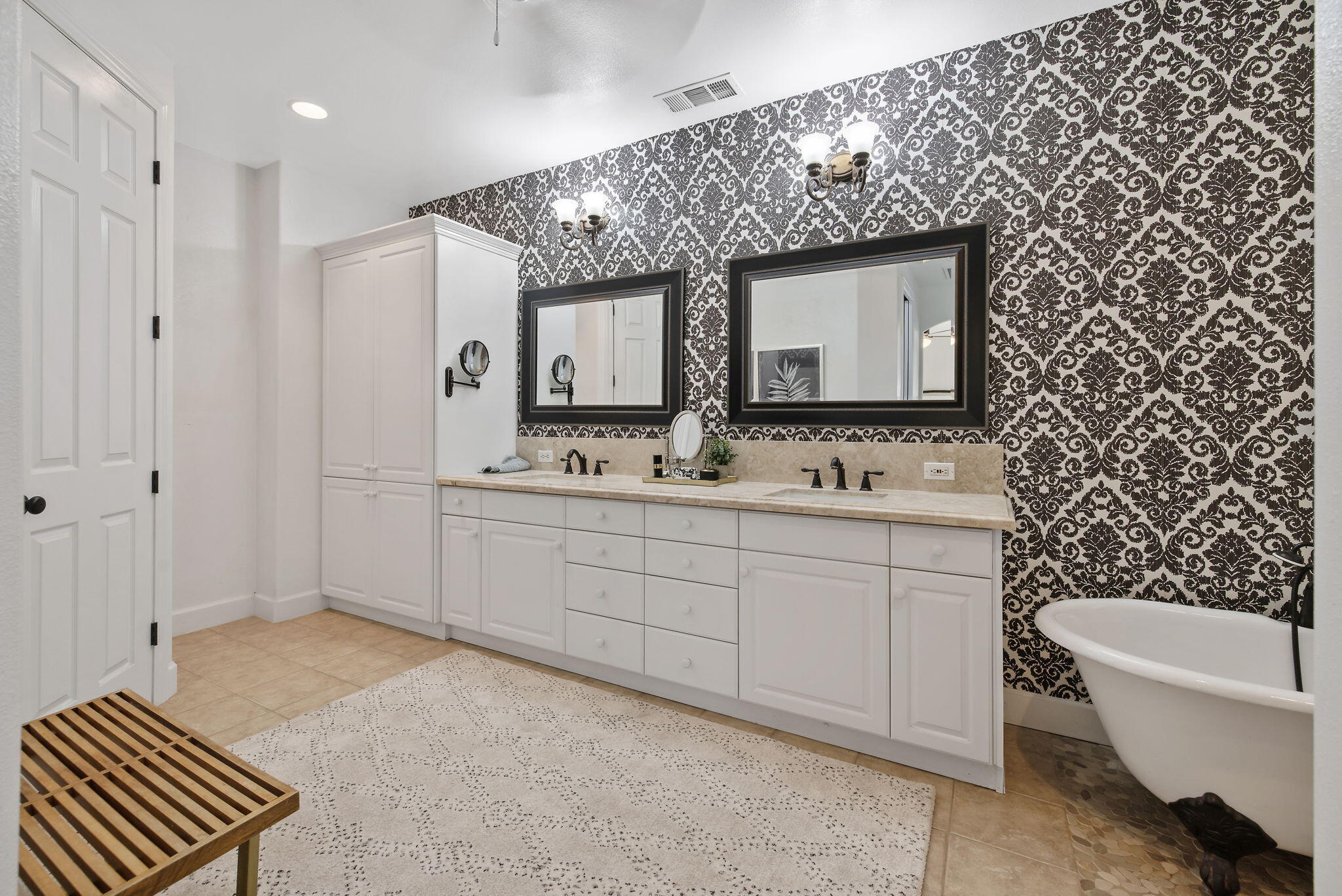 2015 S El Cajon Ct, Visalia, CA 93277