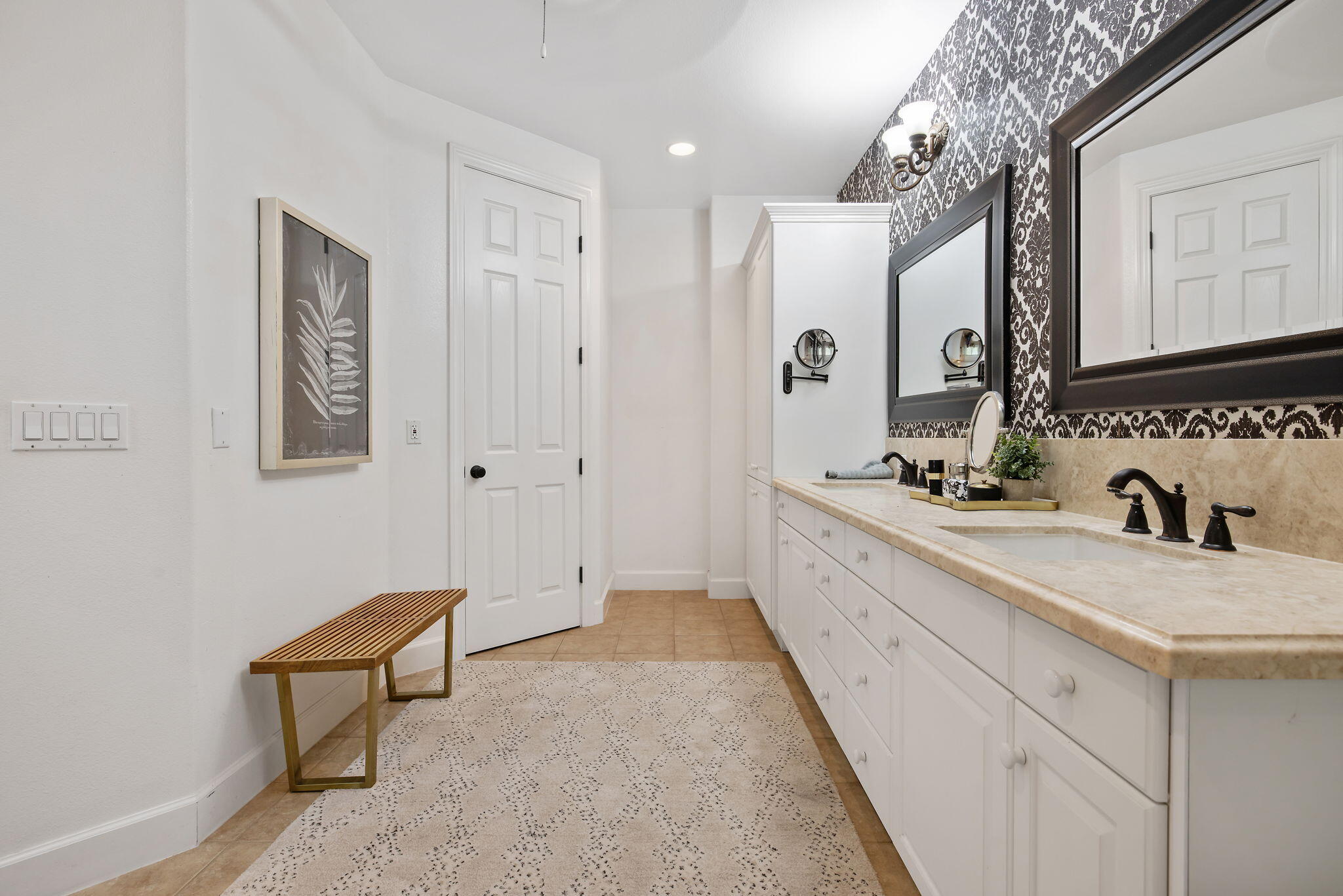2015 S El Cajon Ct, Visalia, CA 93277