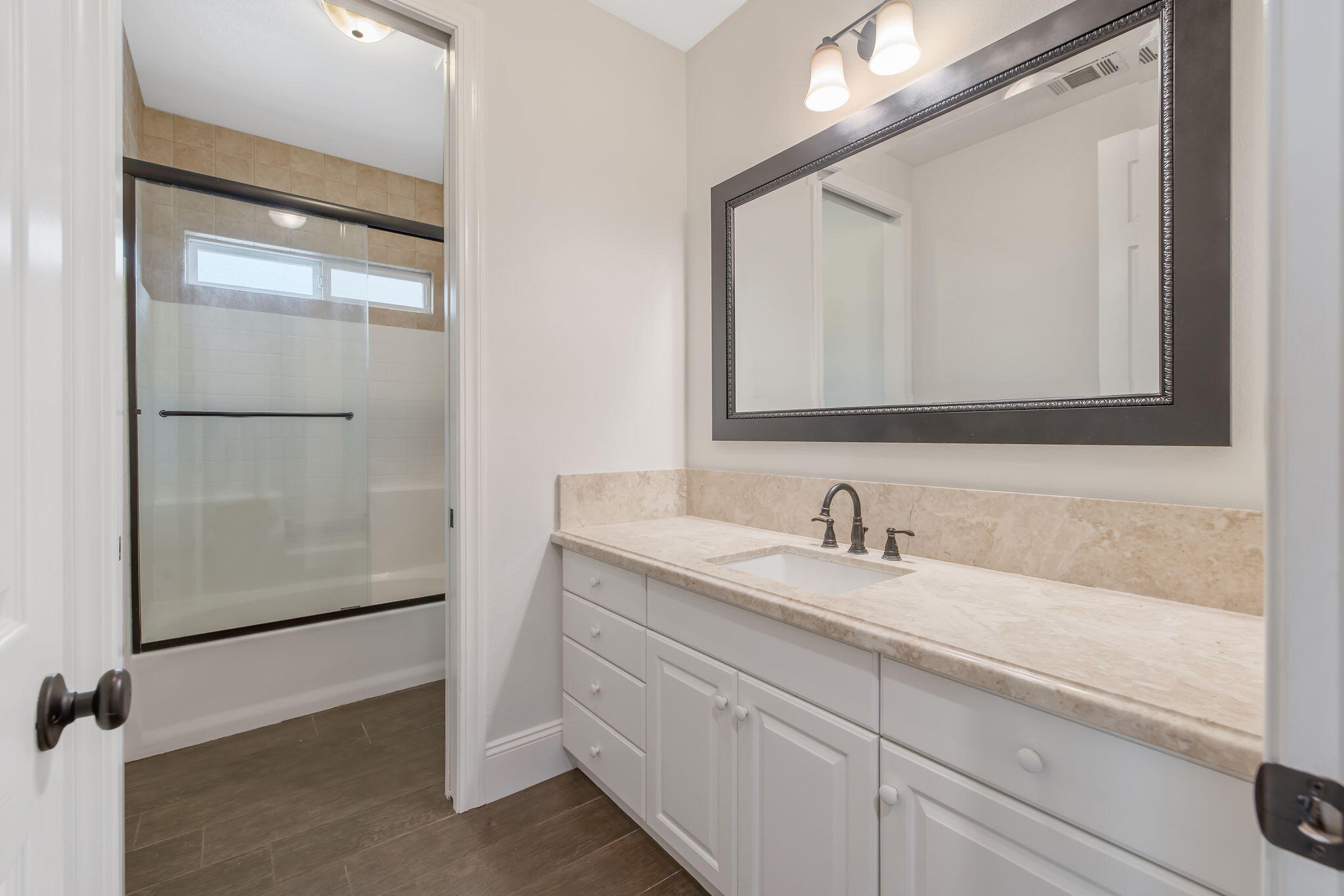 2015 S El Cajon Ct, Visalia, CA 93277