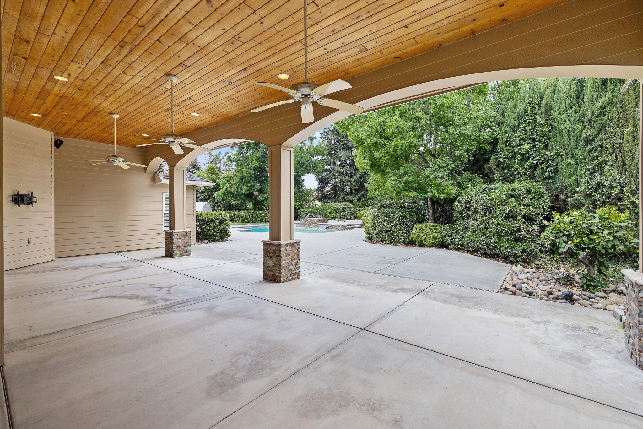 2015 S El Cajon Ct, Visalia, CA 93277