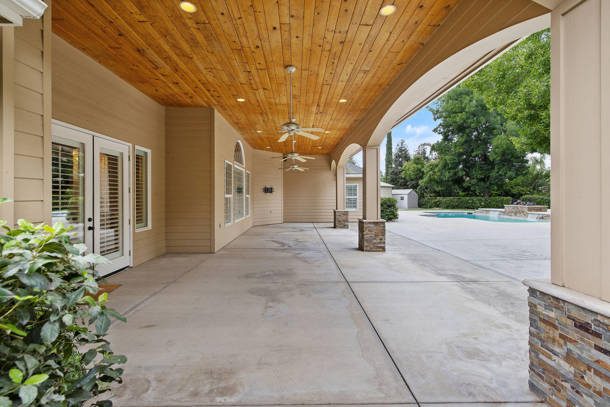 2015 S El Cajon Ct, Visalia, CA 93277