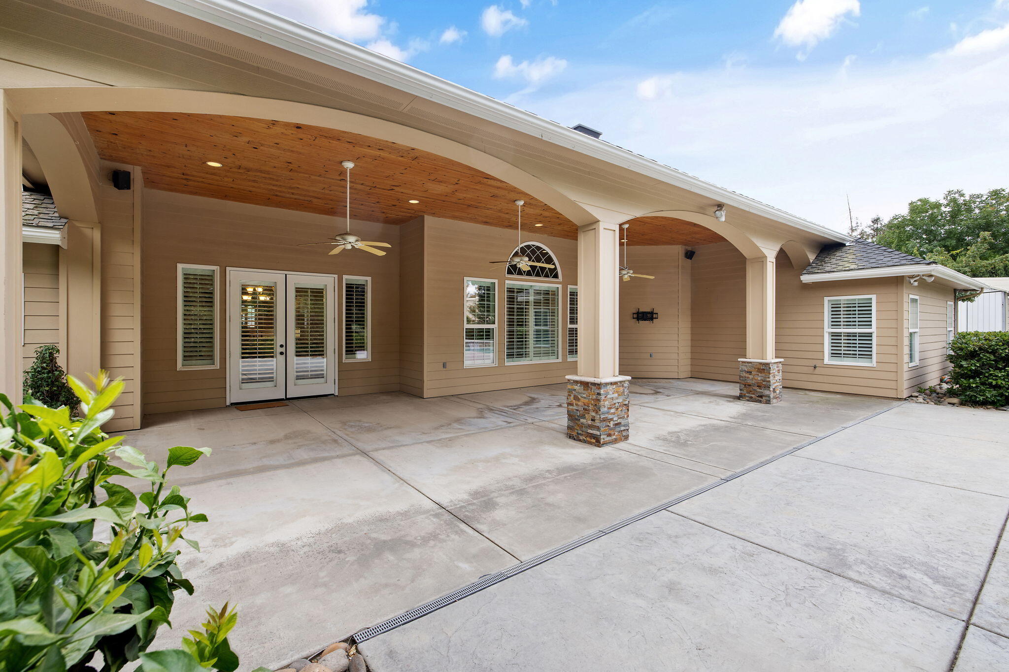 2015 S El Cajon Ct, Visalia, CA 93277