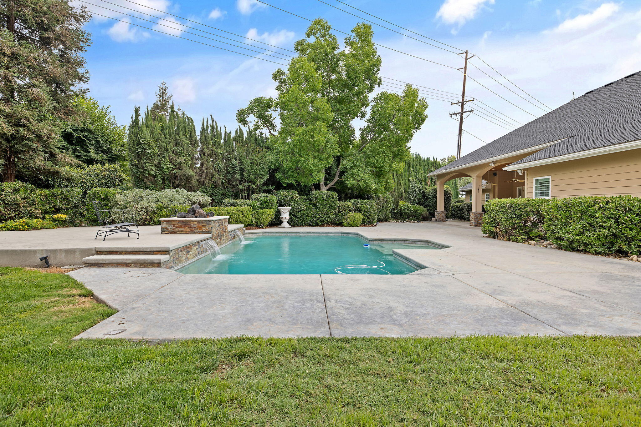 2015 S El Cajon Ct, Visalia, CA 93277