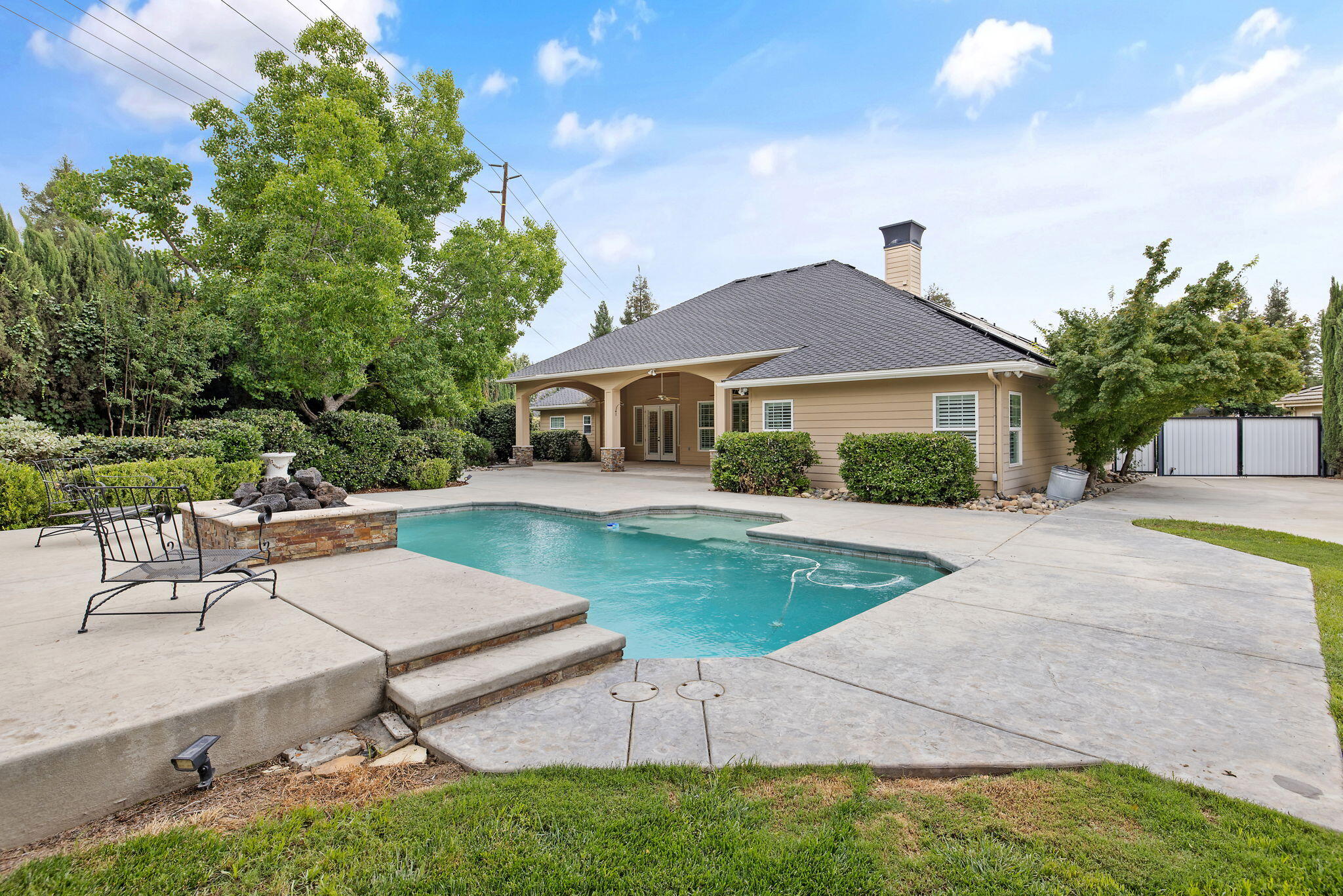 2015 S El Cajon Ct, Visalia, CA 93277