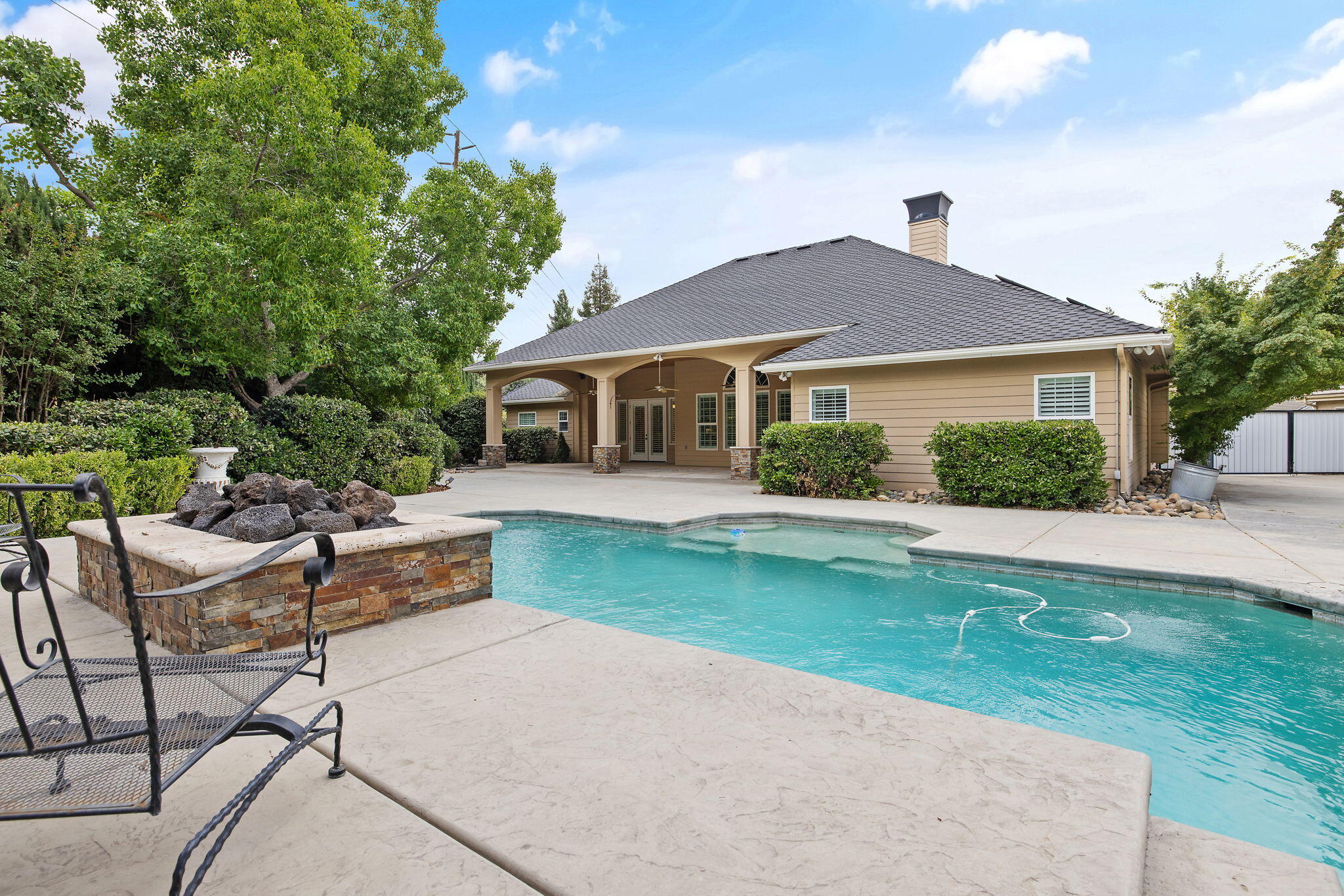 2015 S El Cajon Ct, Visalia, CA 93277
