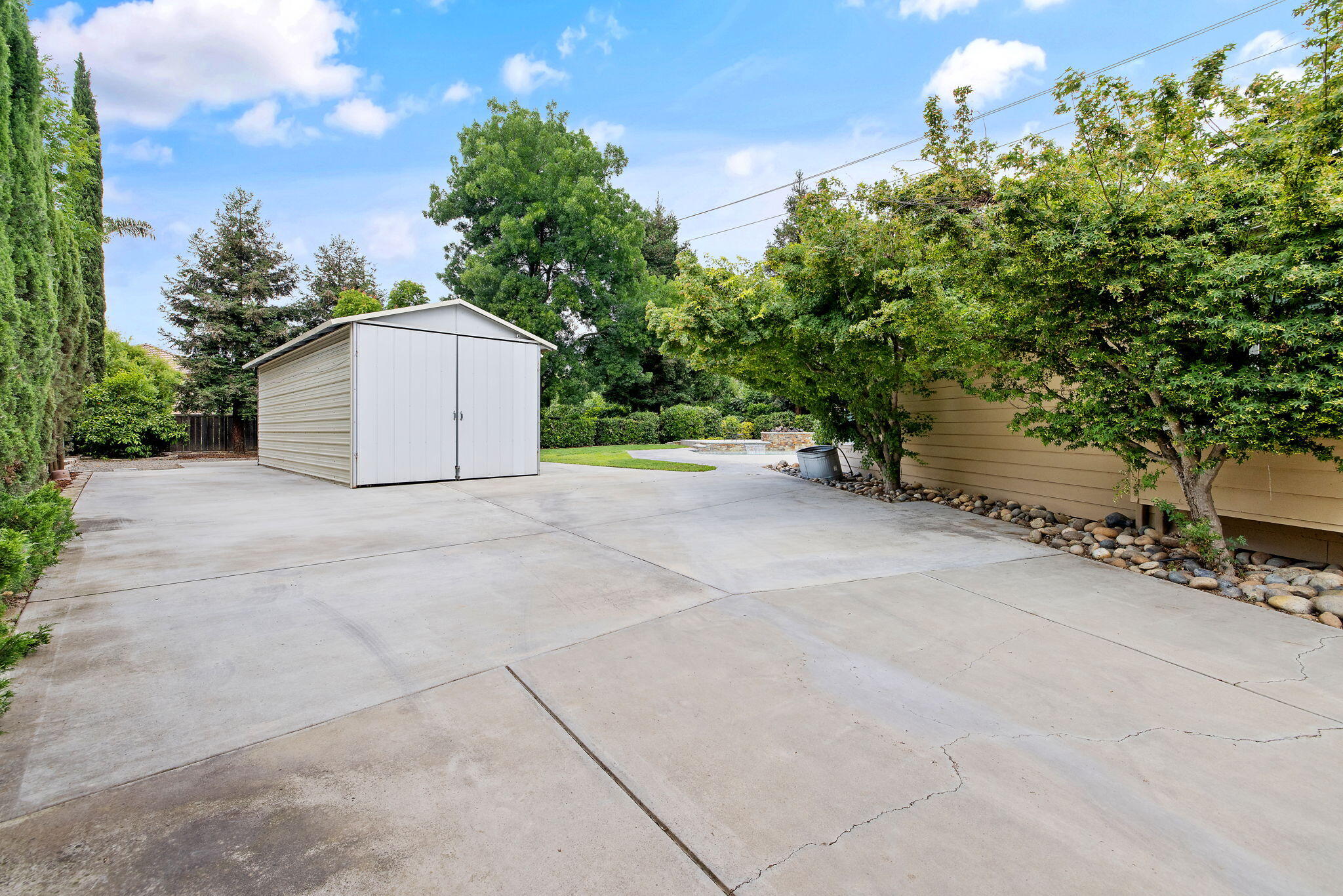 2015 S El Cajon Ct, Visalia, CA 93277