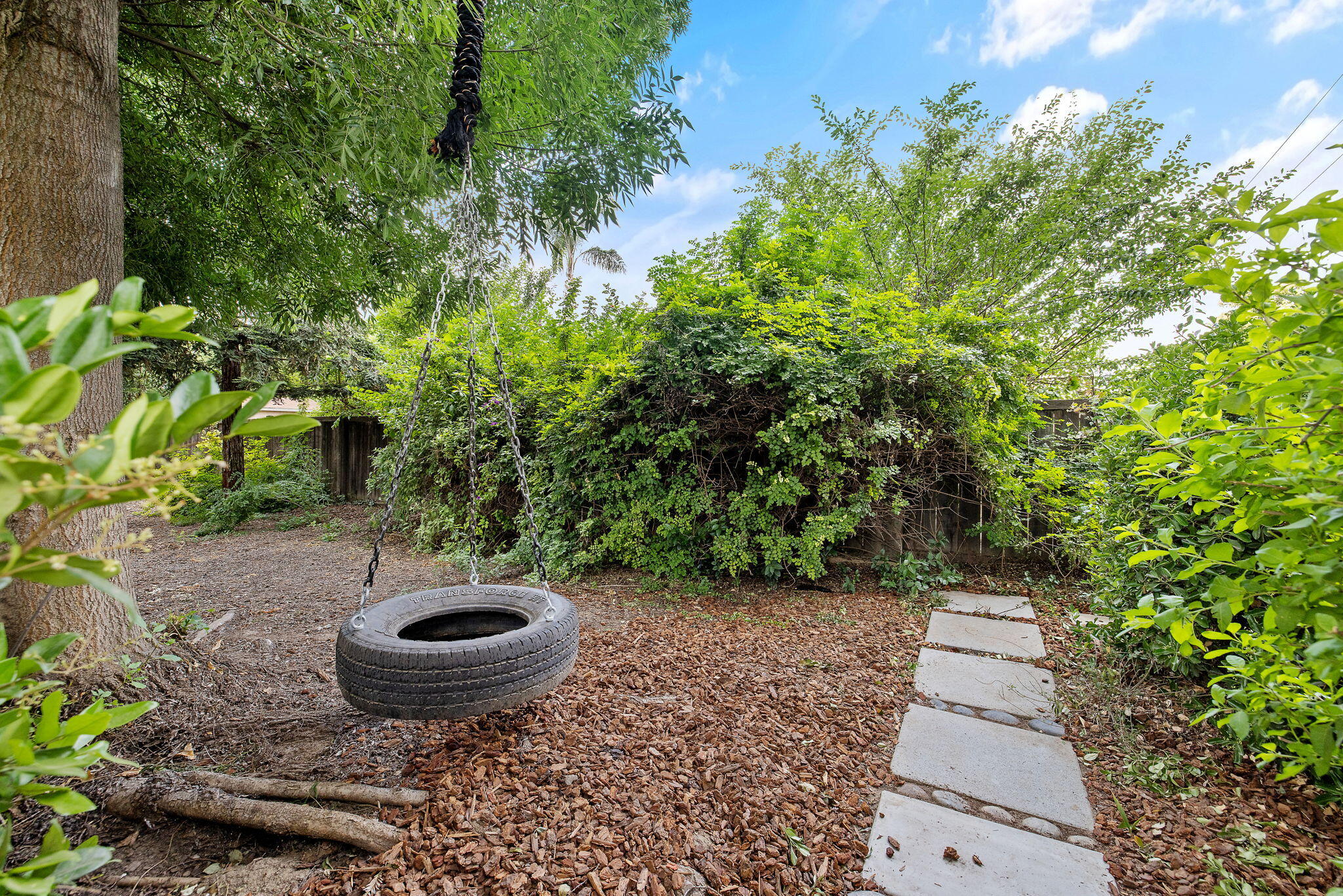 2015 S El Cajon Ct, Visalia, CA 93277