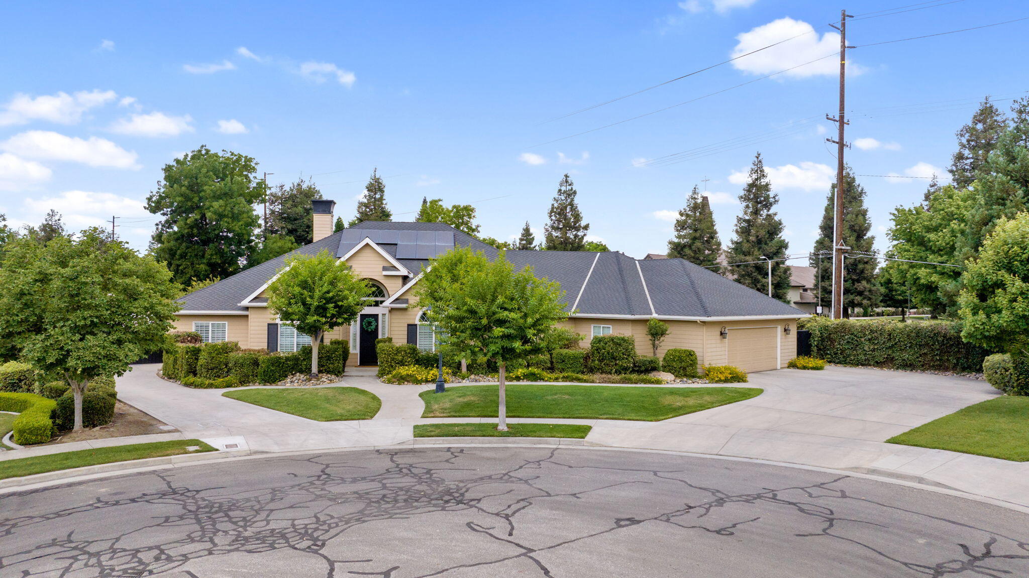 2015 S El Cajon Ct, Visalia, CA 93277