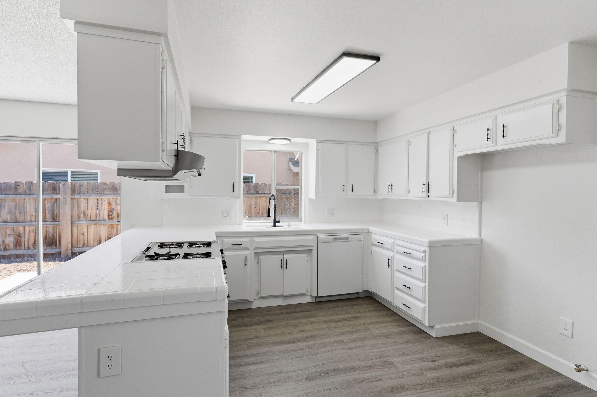 2117 Beechwood Ct, Hanford, CA 93230