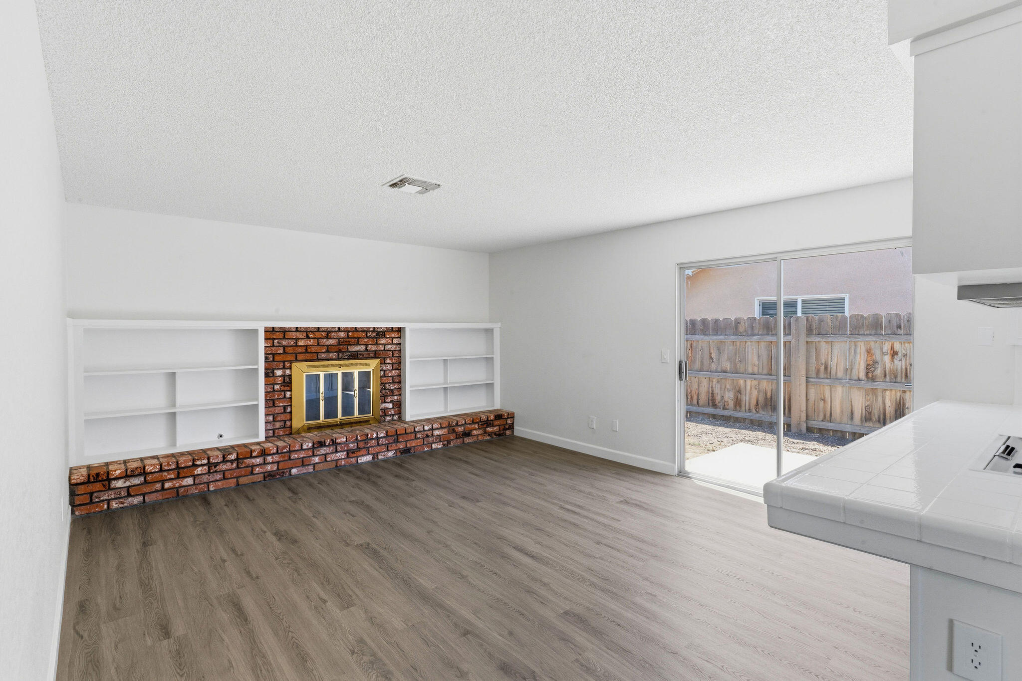 2117 Beechwood Ct, Hanford, CA 93230