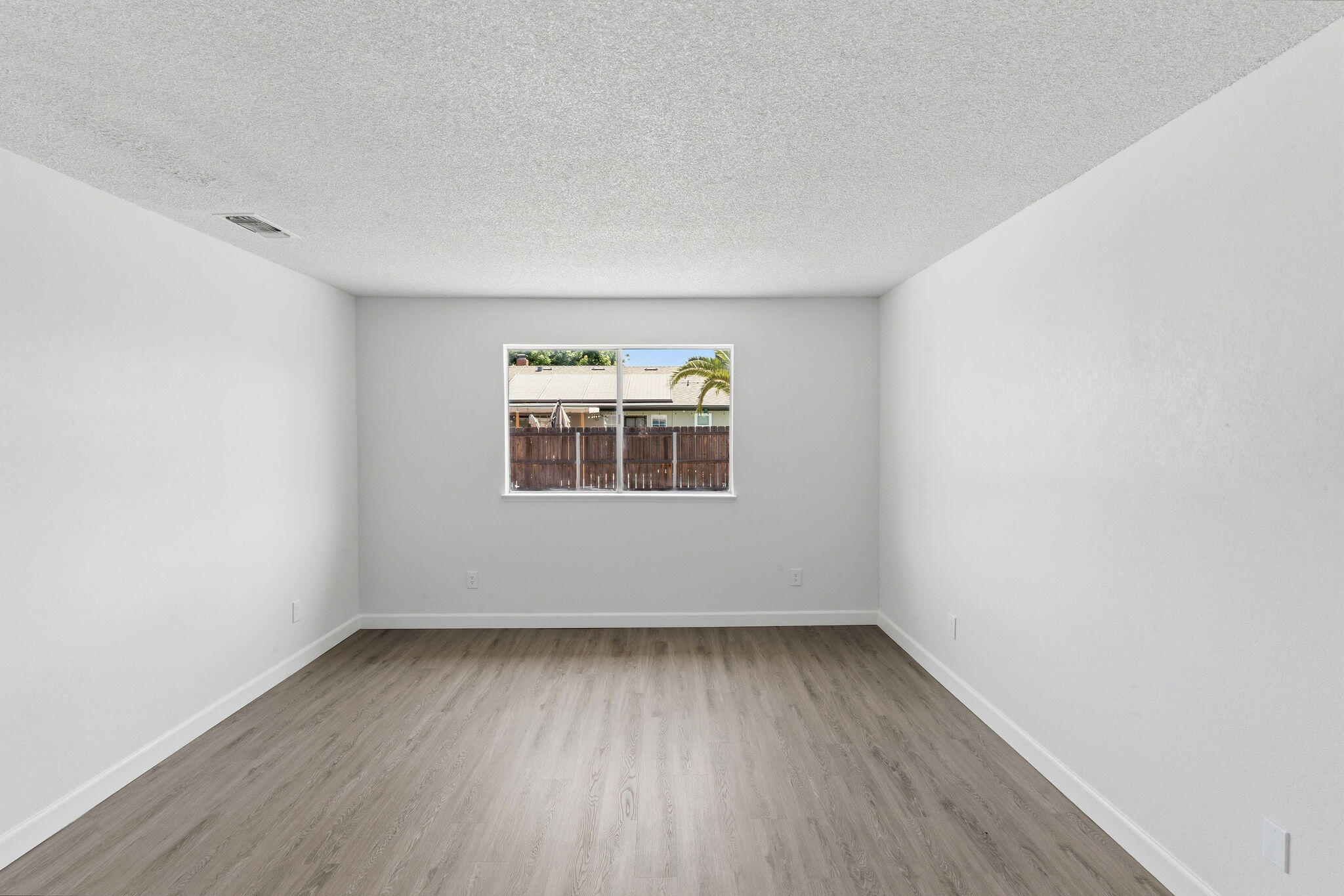 2117 Beechwood Ct, Hanford, CA 93230